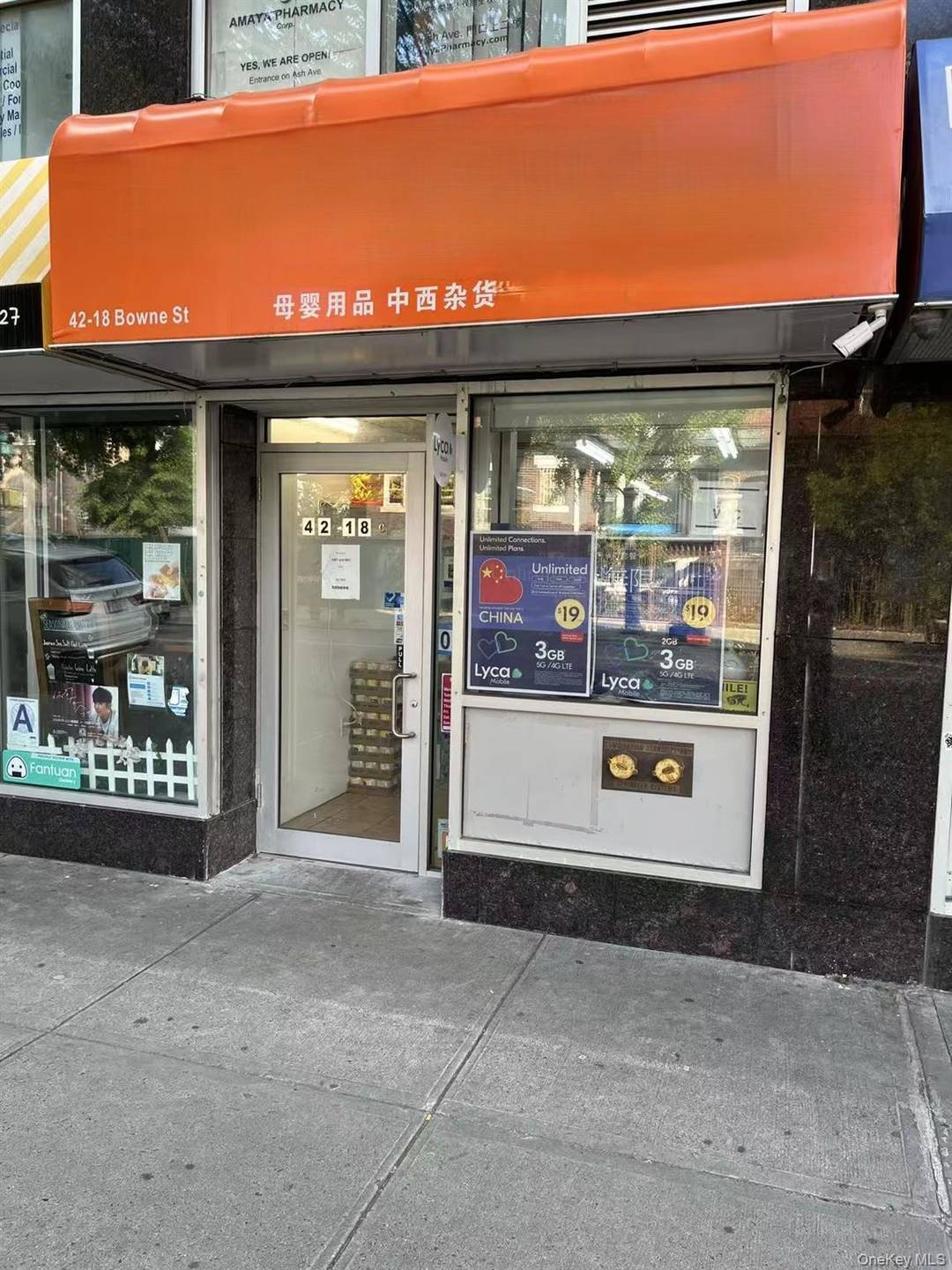 Flushing 510 SF storefront for lease.
