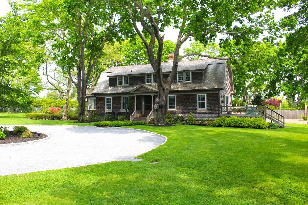 South of Highway 3.4 Acre Home with Tennis