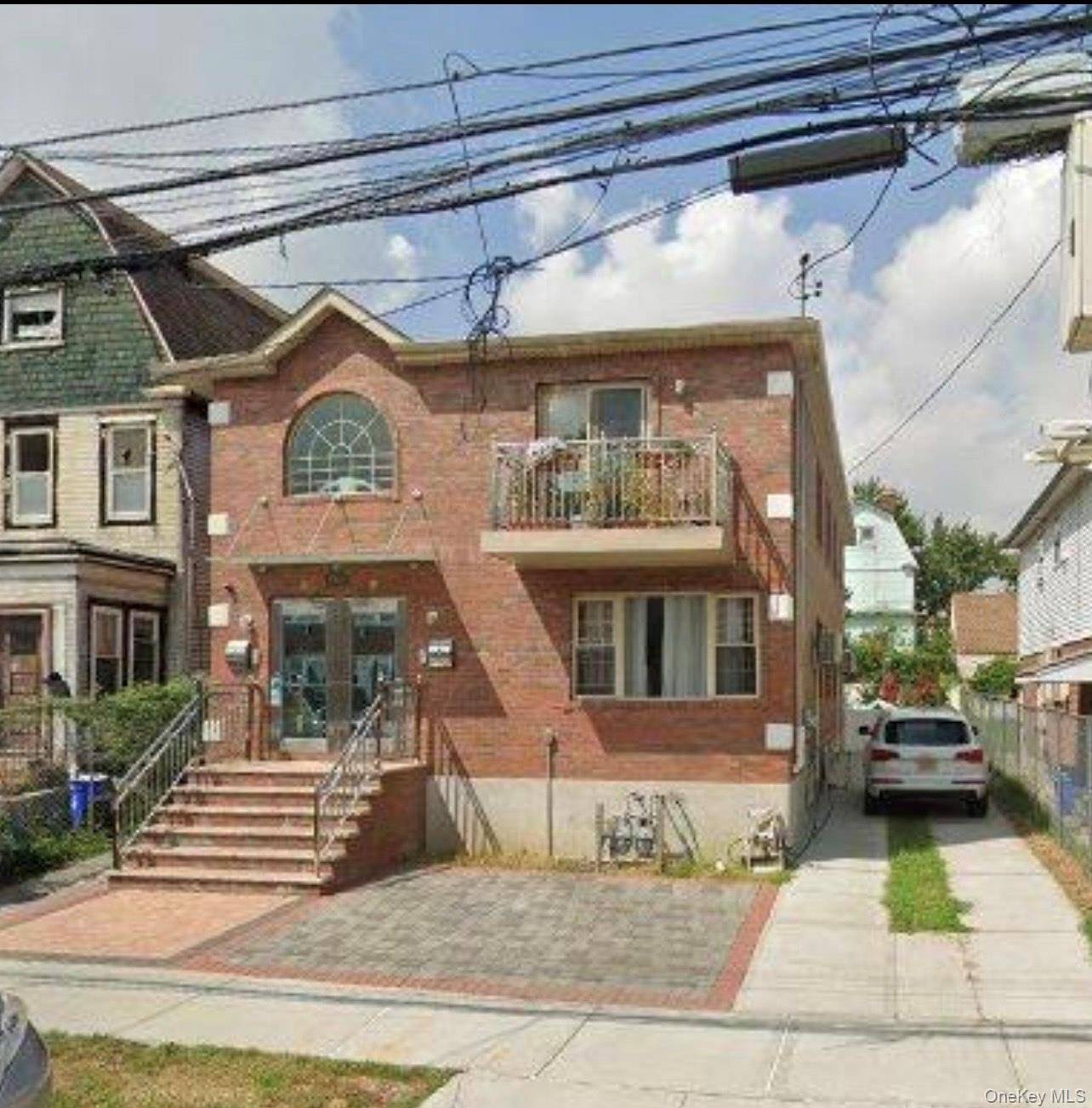 FIRST OPENN HOUSE ON SUNDAY 9 00am 11 00am 8 24 25 PRIME FLUSHING LEGAL 2 FAMILY VACANT AT CLOSING Unmatched Prime Location Nestled in the heart of Flushing near ...