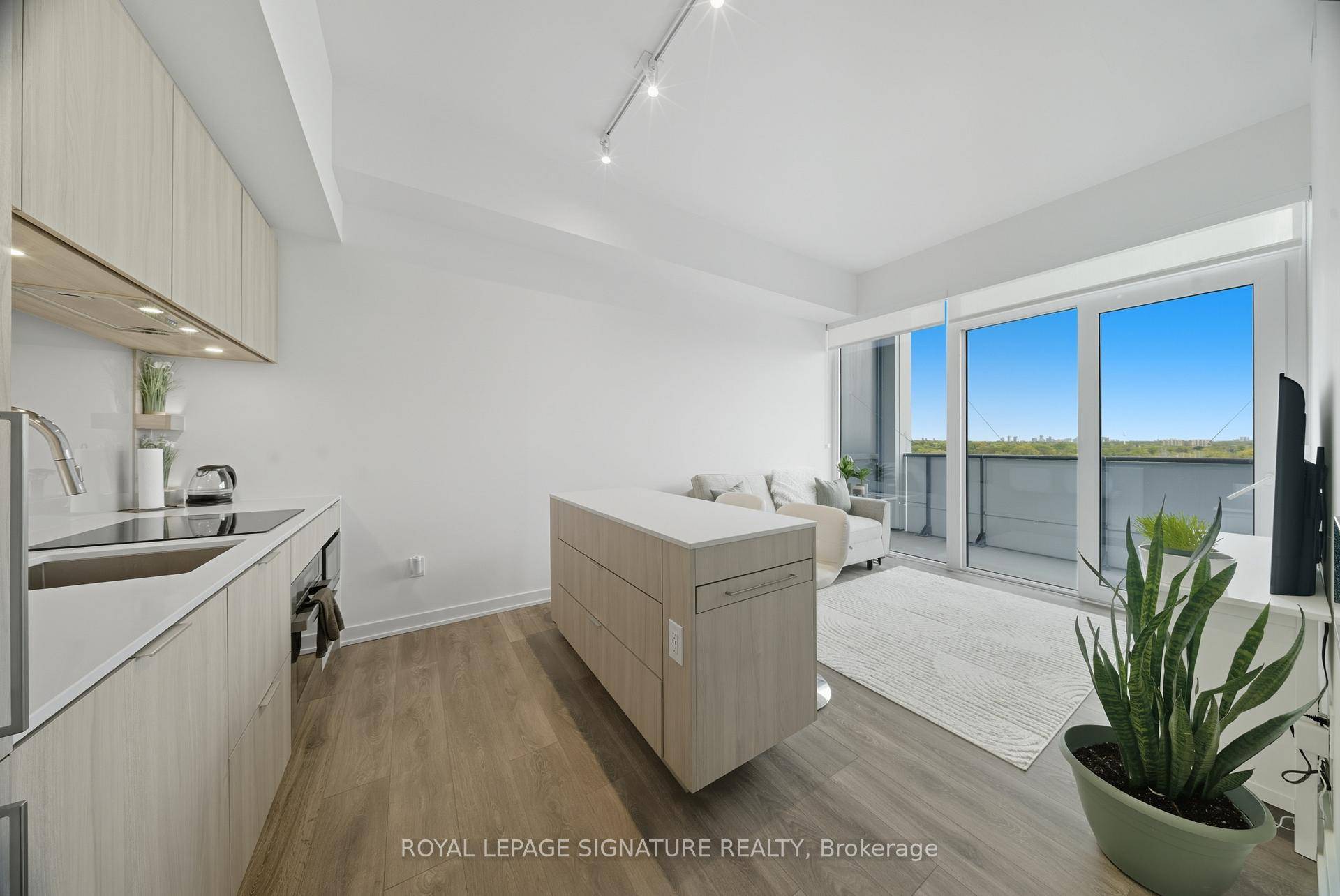 Rarely offered layout in the coveted Westport Condos Ready to be your sanctuary in the heart of Port Credit, this bright and airy 1 bedroom, 1 bathroom condo, features lofty ...