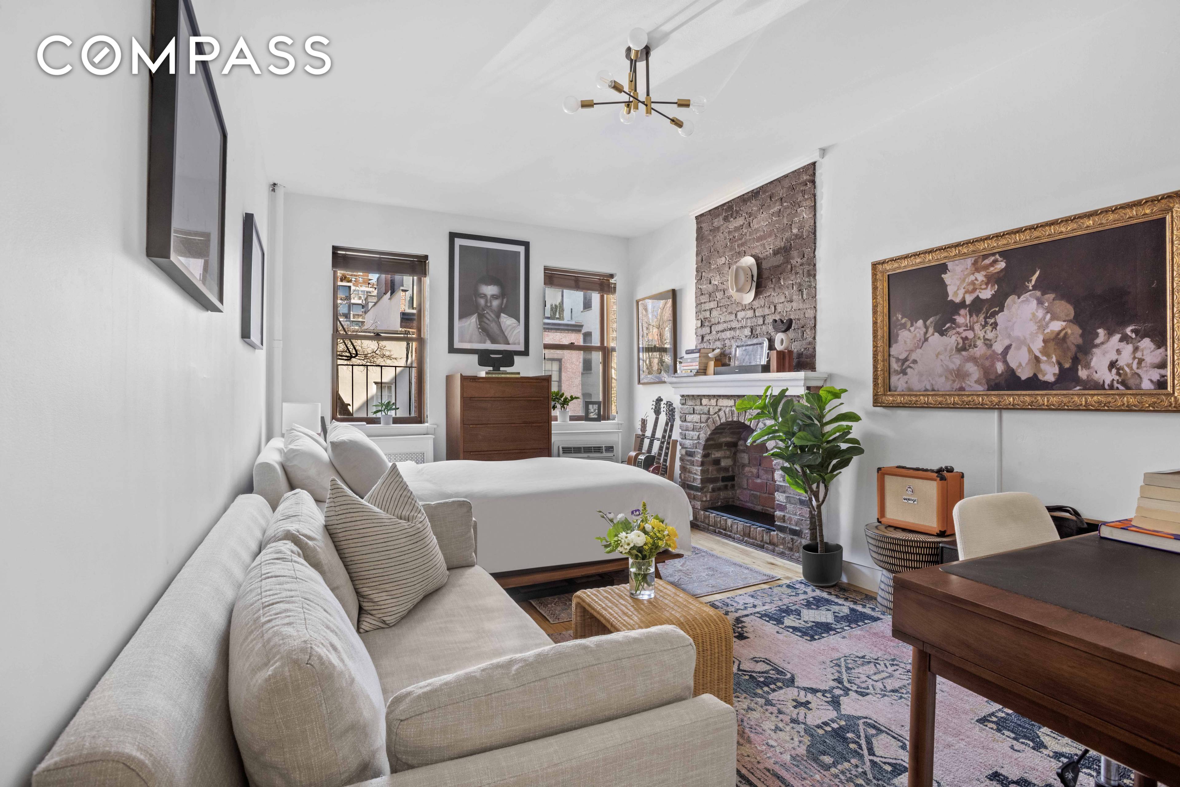 Located in the heart of Chelsea, this serene studio apartment offers the perfect blend of comfort and charm.