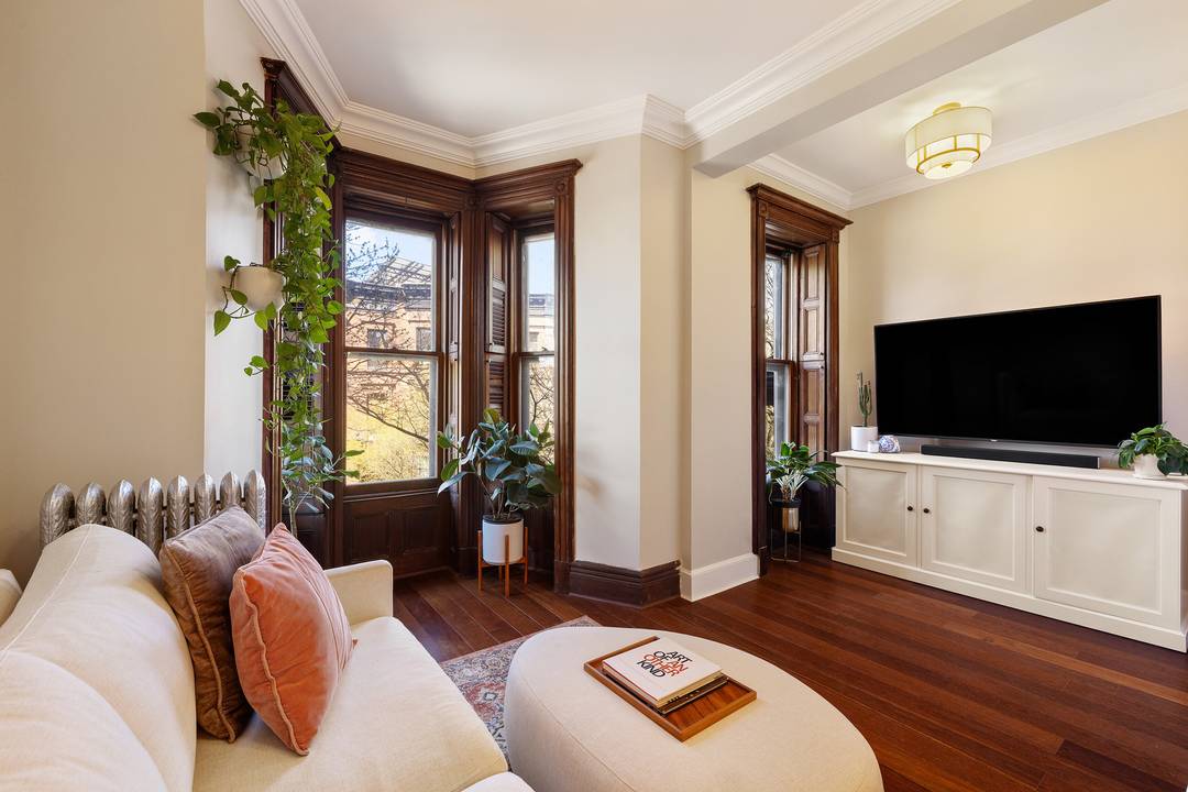 ALL OFFERS DUE 4 21 12pm Beautifully renovated turnkey two bedroom floor through on a quiet, tree lined block in prime Park Slope.