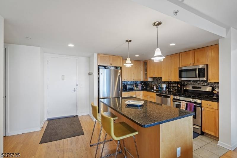 Welcome to 700 Grove st, one of Jersey City's premier full service condo buildings !