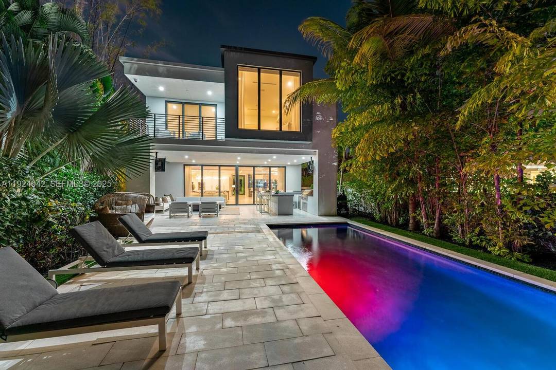 Positioned in one of the most glamorous and sought after locations off Las Olas, this ultra modern waterfront villa in Beverly Heights delivers unmatched style and opulence.
