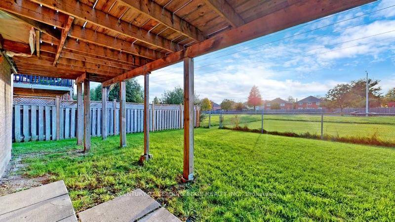 Spacious and bright 3 bedroom basement apartment located in a beautiful family friendly Unionville neighbourhood.