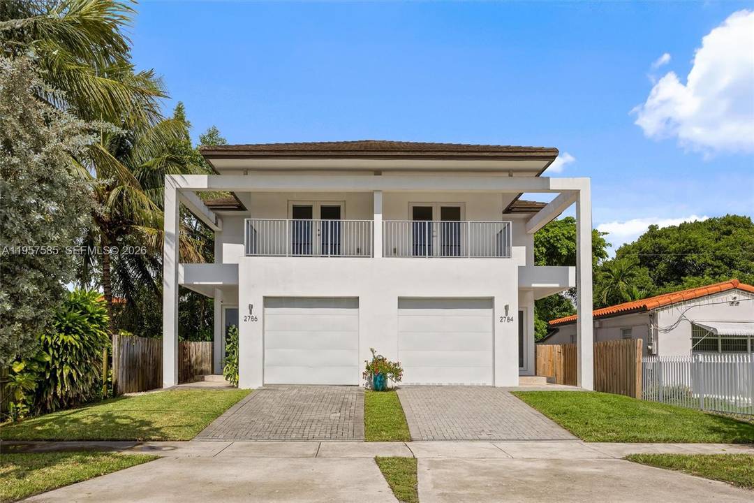 Modern Elegance in Silver Bluff Coconut Grove Area !