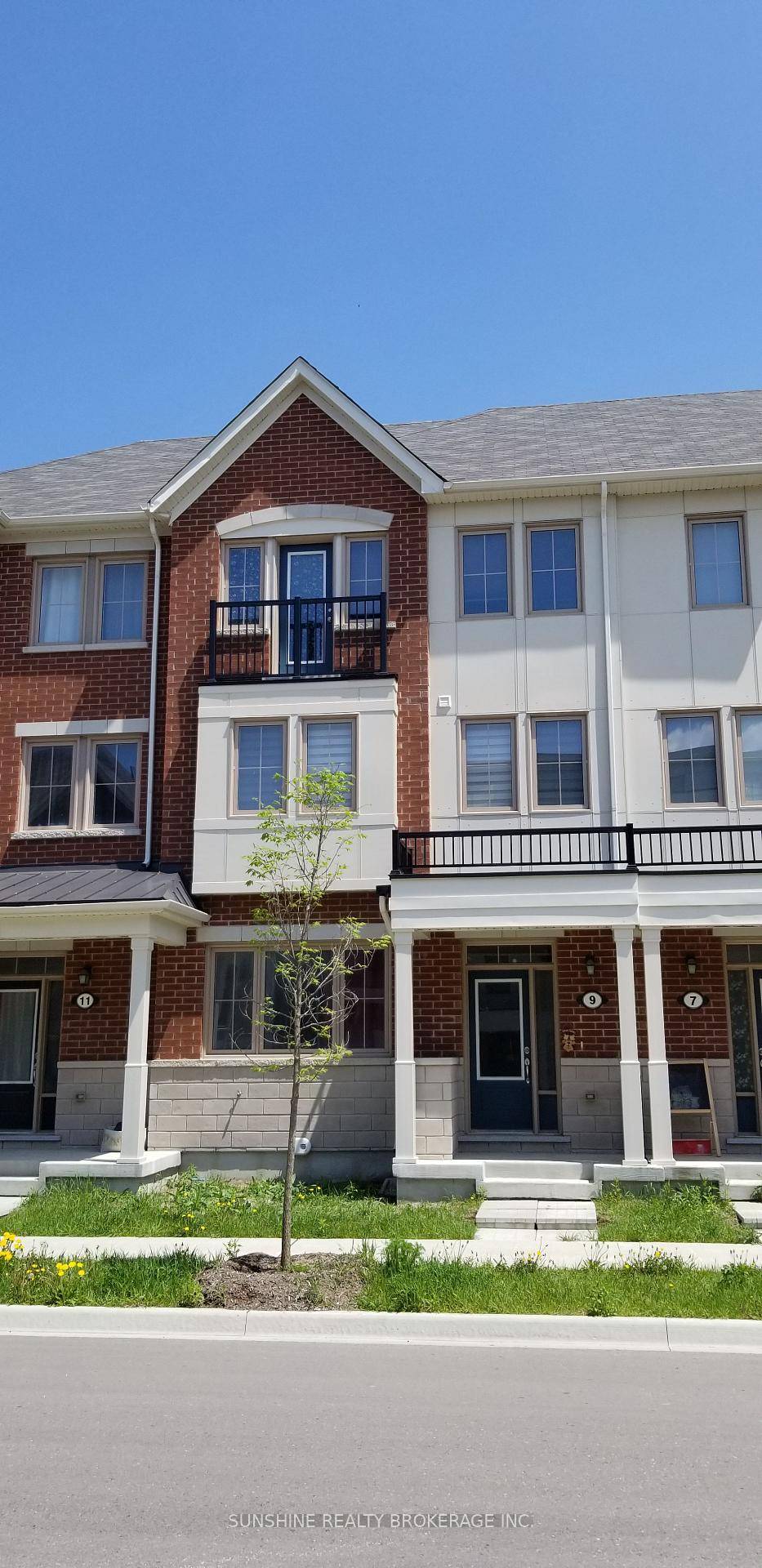 Mattamy Rear Lane Double Car Garage Townhouse In The Centre Of Cornell, Bright And Spacious Open Concept Layout, Oak Stairs, Sizable Balcony amp ; Large Rooftop Terrace.