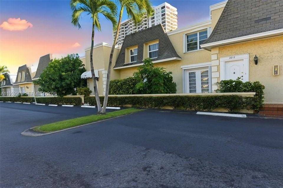 Located in the sought after Three Islands neighborhood, this spacious townhome style condominium offers an inviting layout and a peaceful park side setting with direct access from your private backyard ...