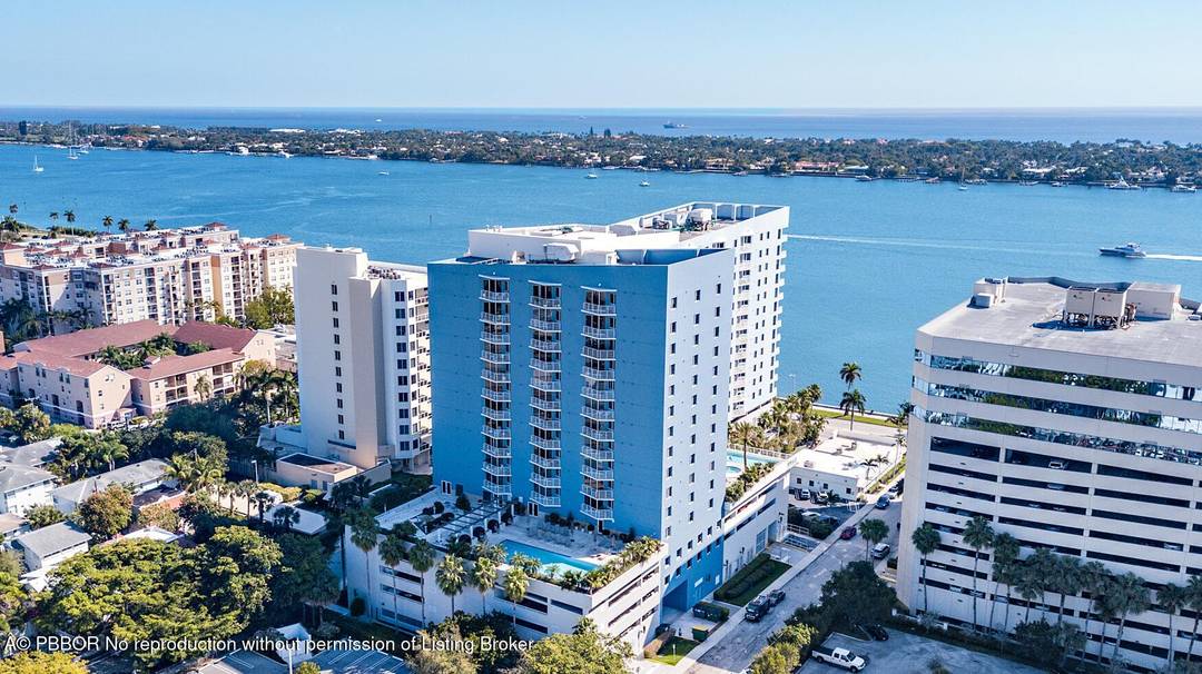 Located on the 15th floor of the Slade, this 3 bedroom, 2 bathroom condominium offers 1, 675 square feet of living space with direct views of the Intracoastal Waterway, Palm ...