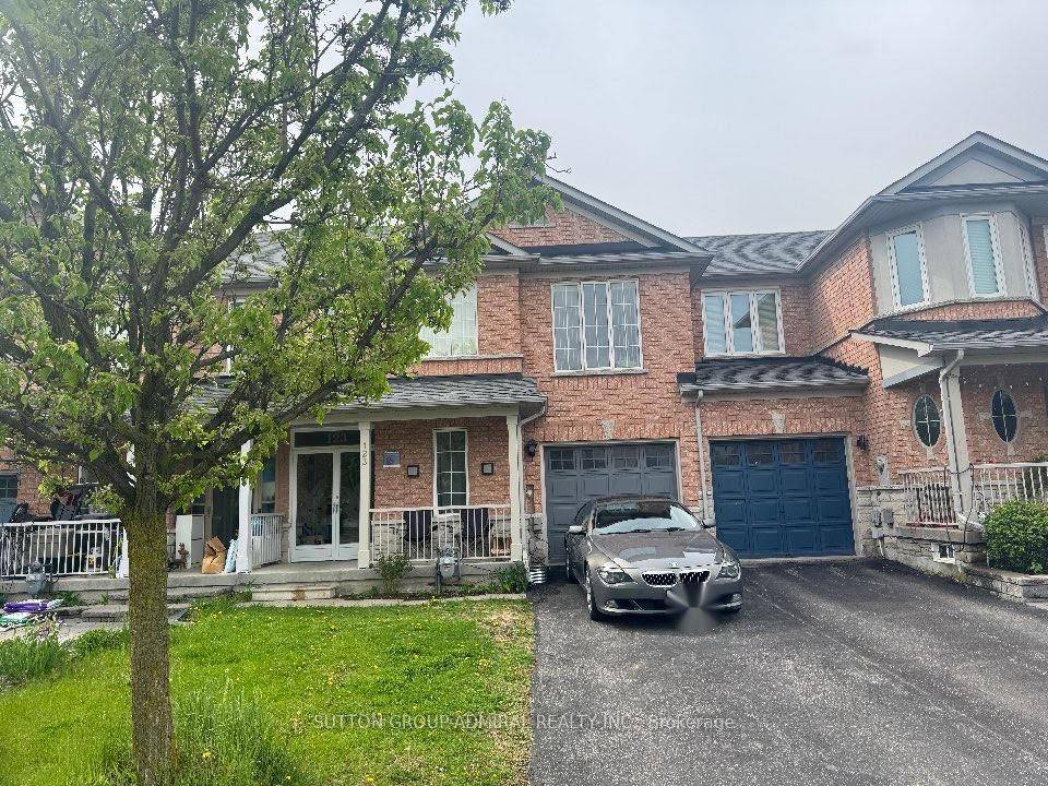 Great and convenient location, Walking distance to YRT VIVA Bus Stops, Go Stations, Parks, Schools, Restaurant, Library, Communication Centre And Shopping Malls.