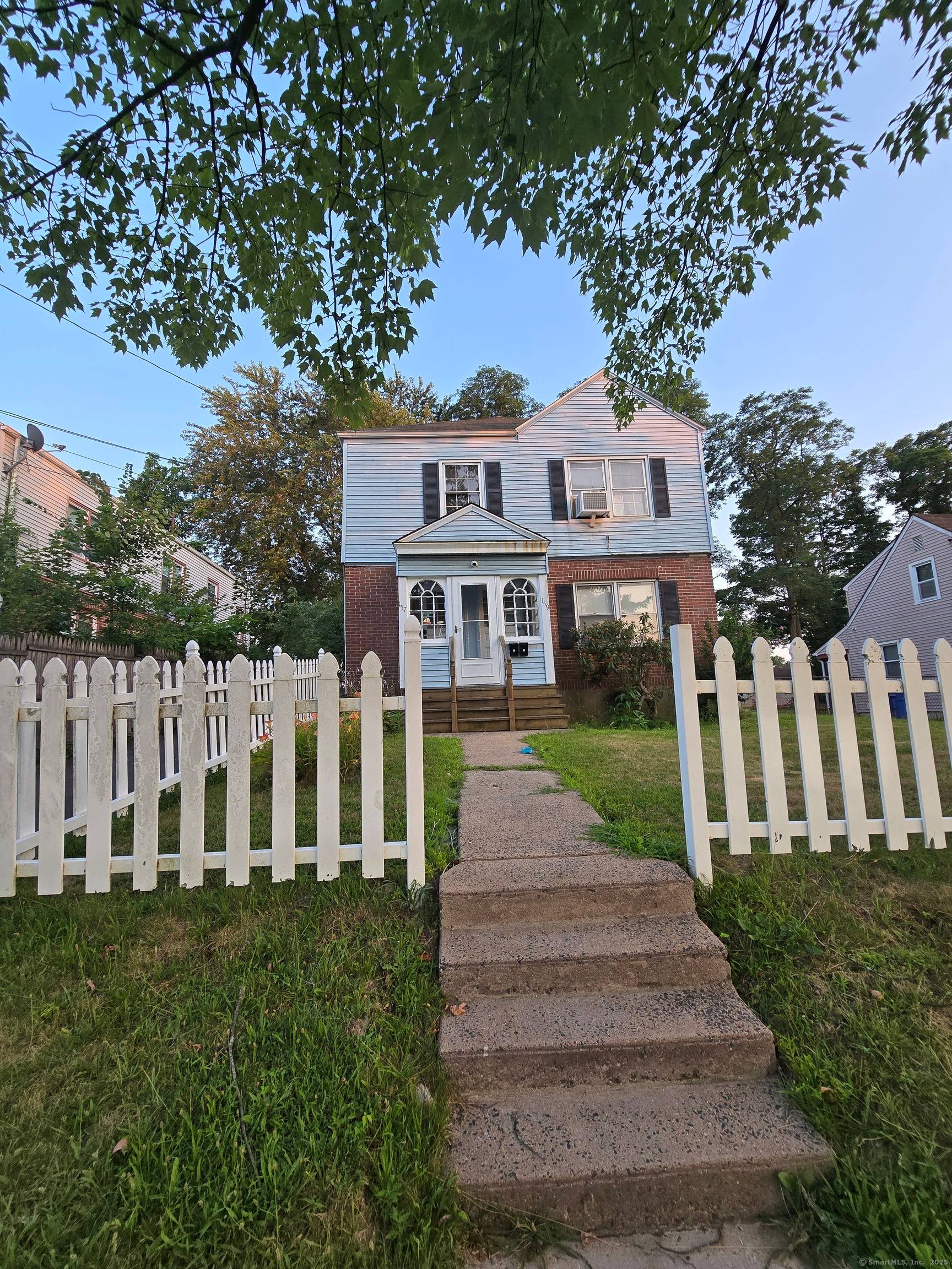 Come and take a look at this 2 family home located in a prime location in the Blue Hills Area of Hartford.