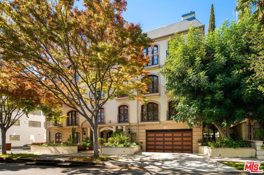 353 S Reeves Dr 3BR Beverly Hills La