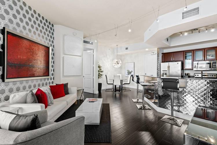 This stunning fully renovated penthouse boasts 2 spacious bedrooms and 2 elegant bathrooms.