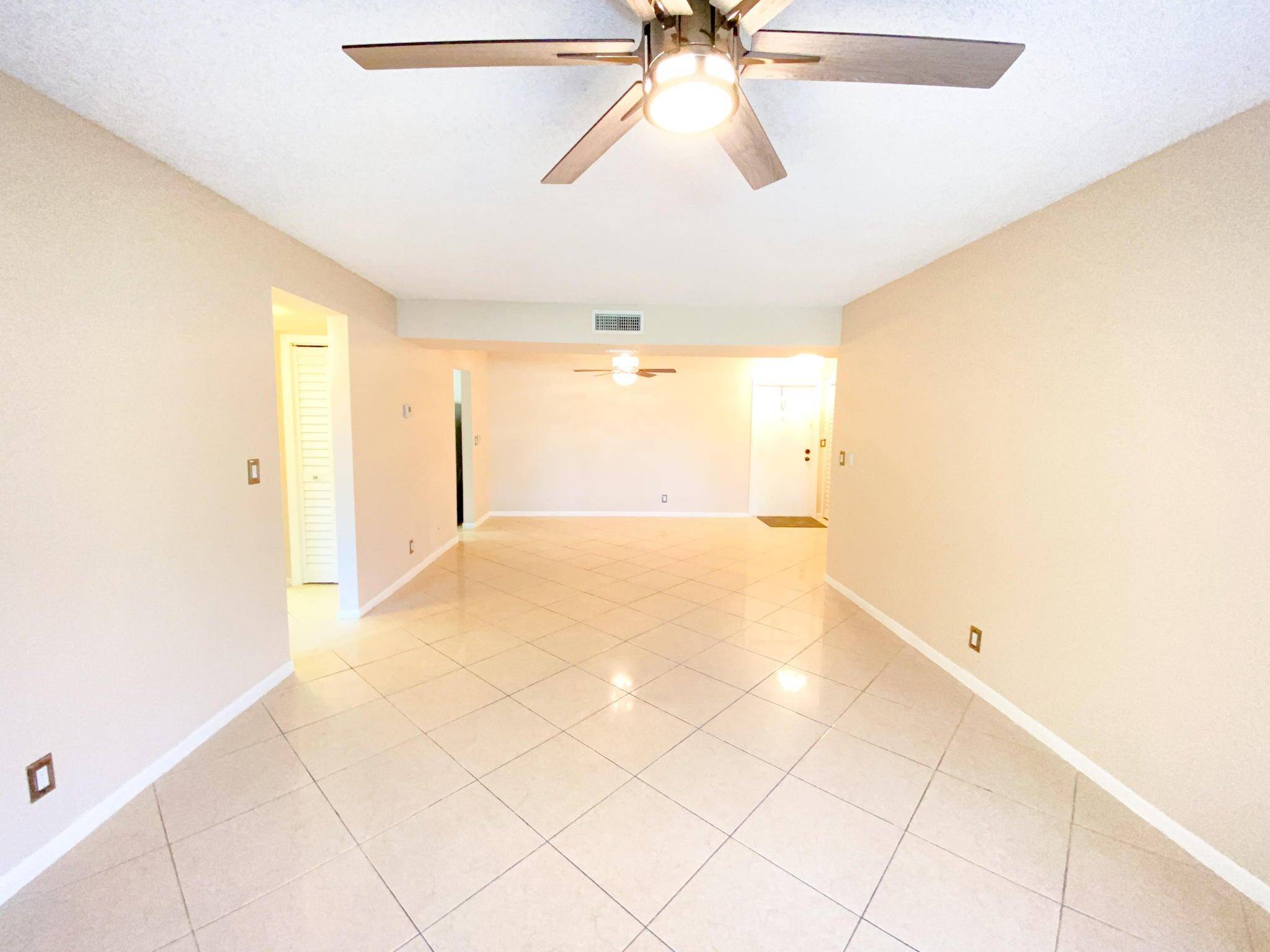 Beautifully maintained 2 bedroom, 2 bath condo located just minutes from FAU, beaches, Mizner Park, shopping, and dining.