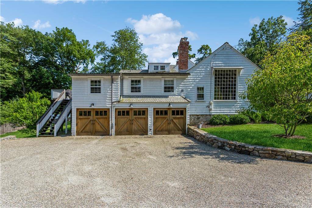 Now with brand new central air conditioning !