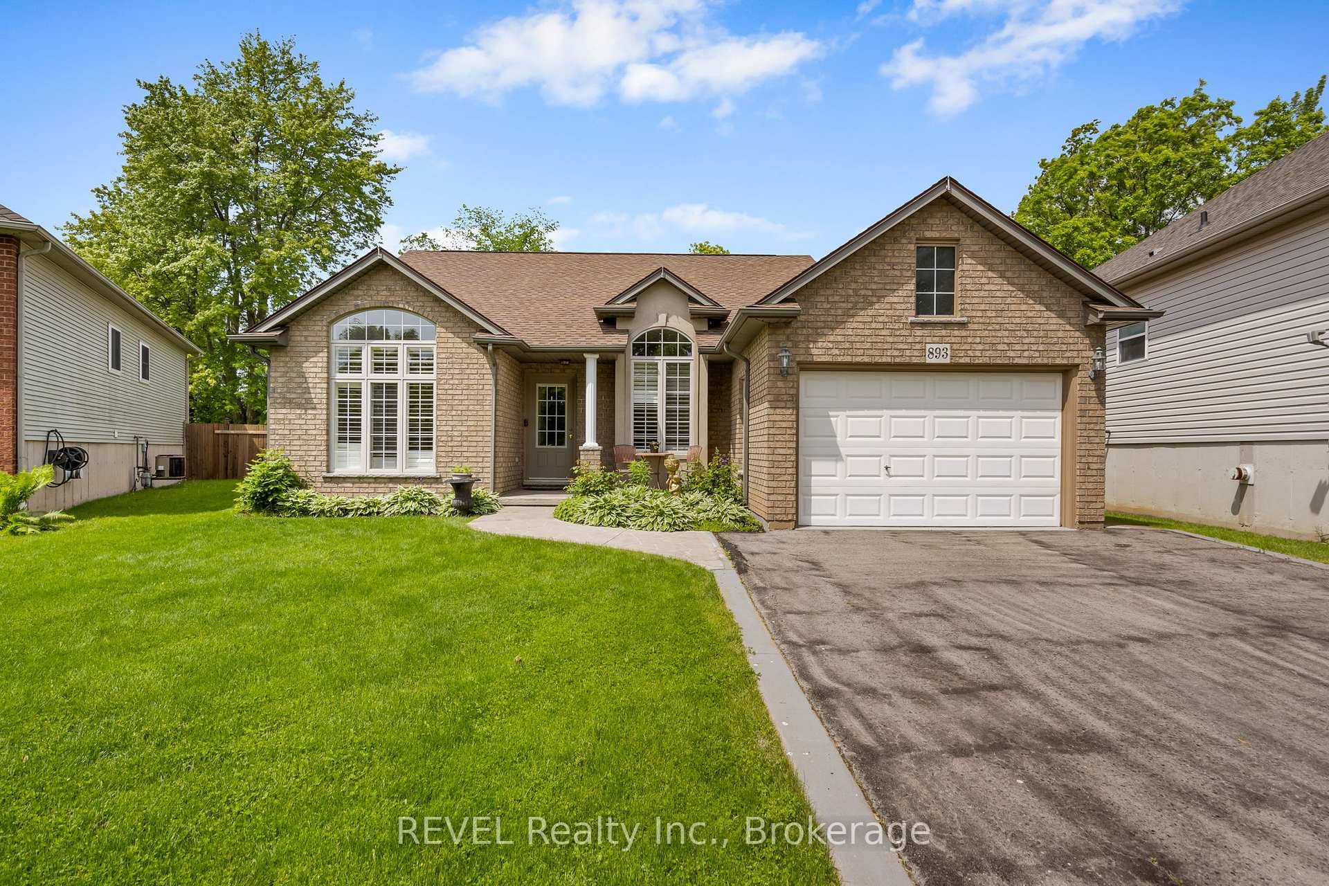 Welcome to this turn key functional family home in Fort Erie !