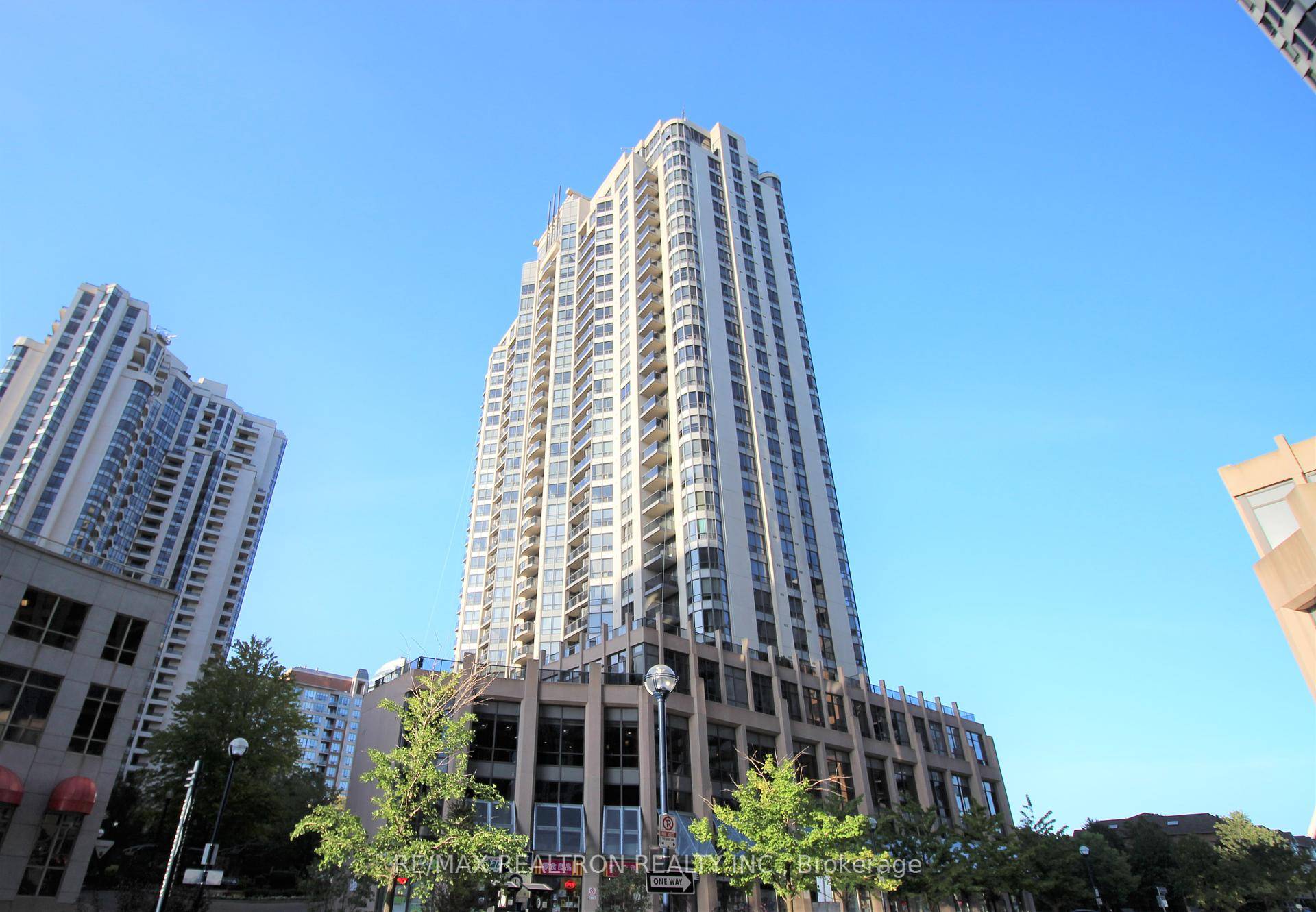 Beautiful 1 Bedroom 1 Den Tridel Condo At Grande Triomphe Close To Yonge Finch Subway.