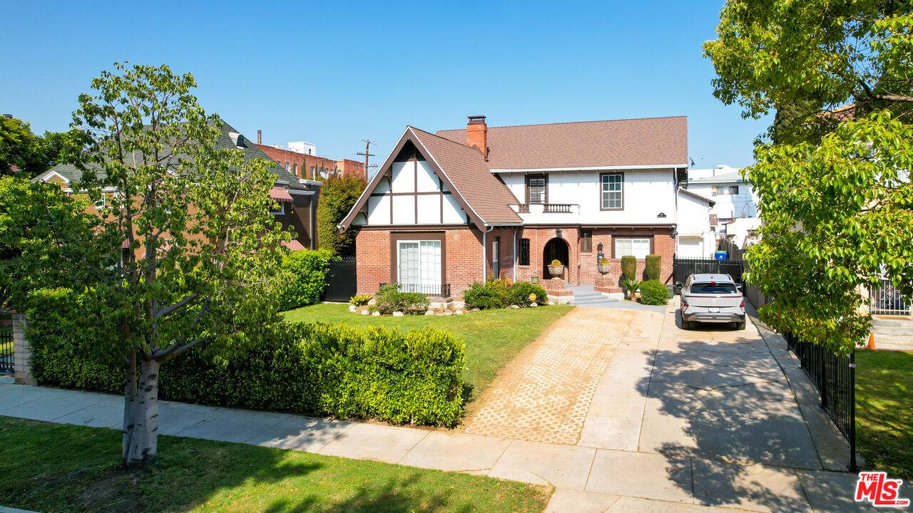 858   Westchester Pl 6BR Hancock Park La