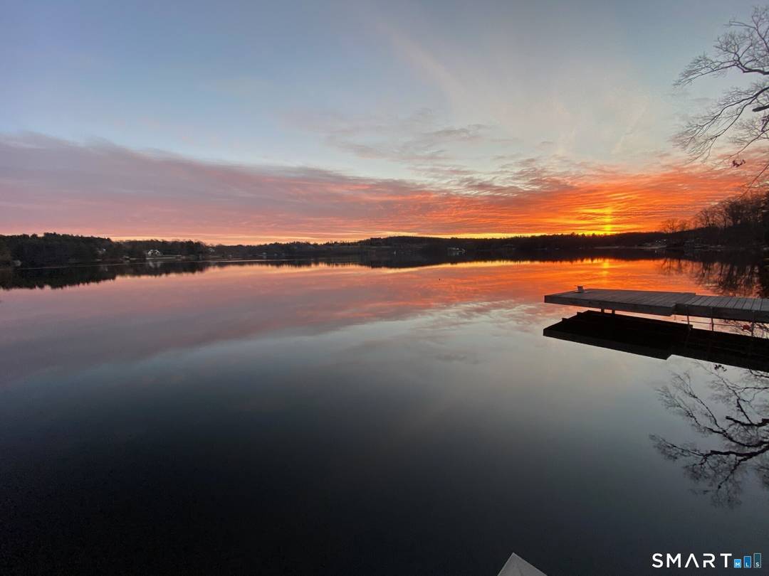 Relaxing summer rental ! Swim, Fish, hike and unwind on your own beach.