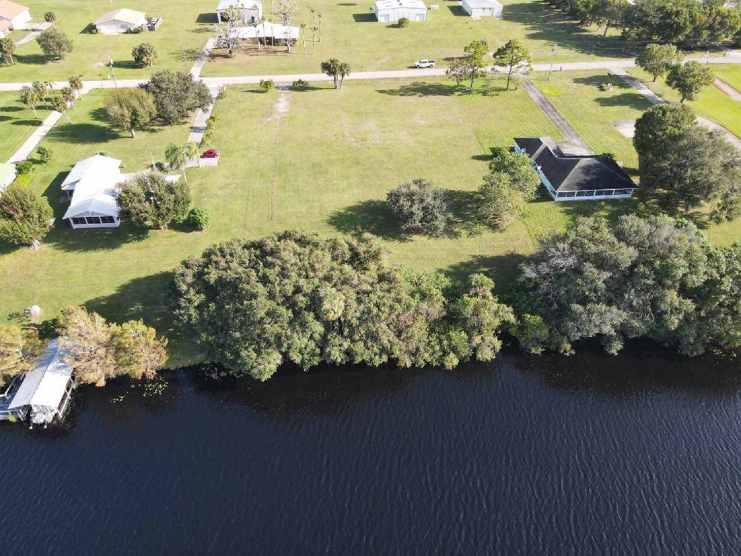 River Oak Acres ! ! Prime waterfront on the Kissimmee River with ocean access to the gulf and the Atlantic.