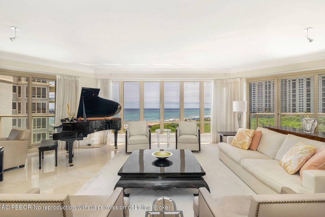 EXTRAORDINARY VERY LARGE APARTMENT FOR SALE AT OASIS SINGER ISLAND Beautiful 360 degree views of the Ocean, the Intracoastal, and the untouched parkland to the south.