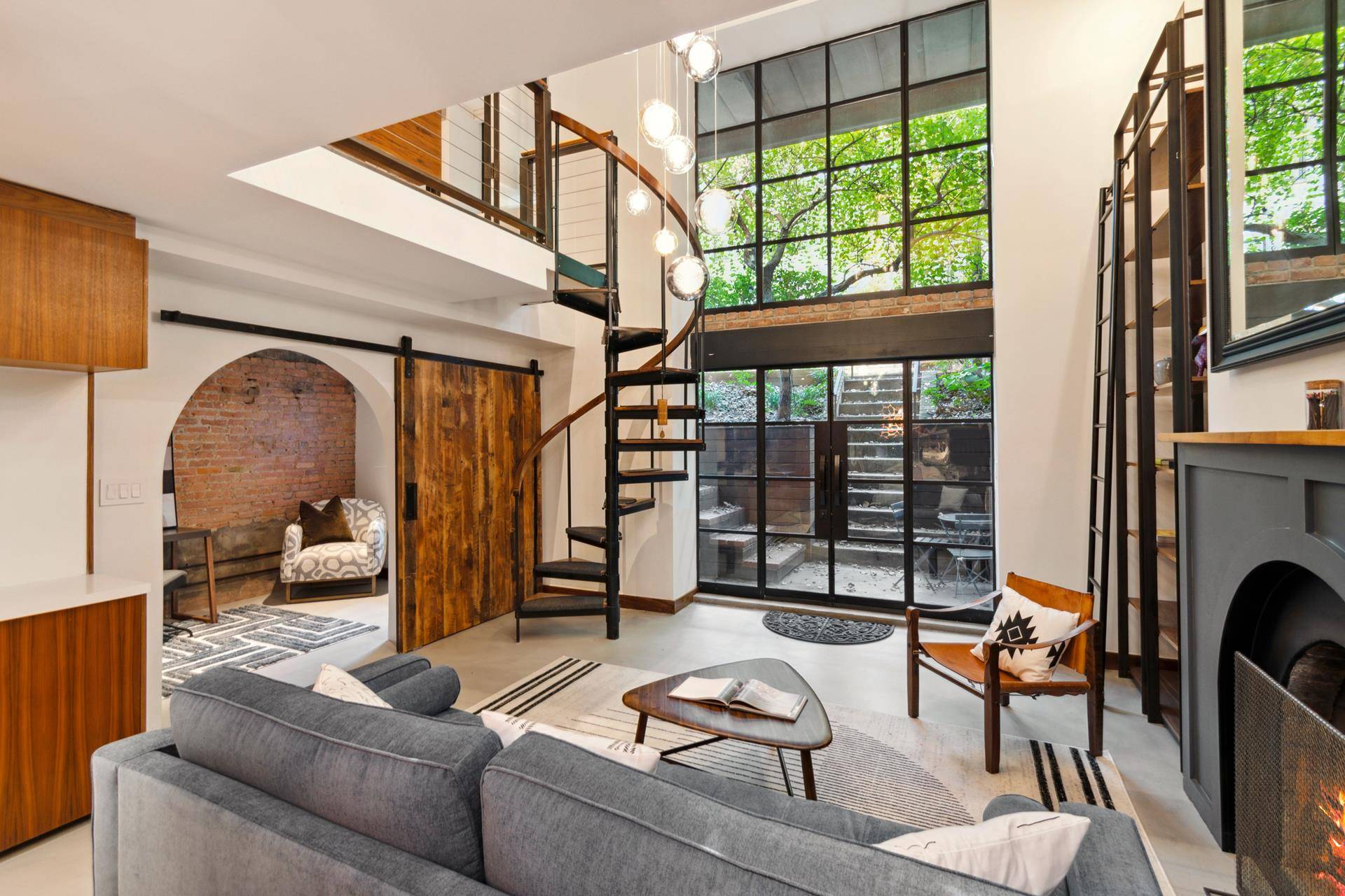 In the heart of Chelsea, set inside one of the famed 19th century Fitzroy Townhouses, this meticulously renovated 3 bedroom, 2.