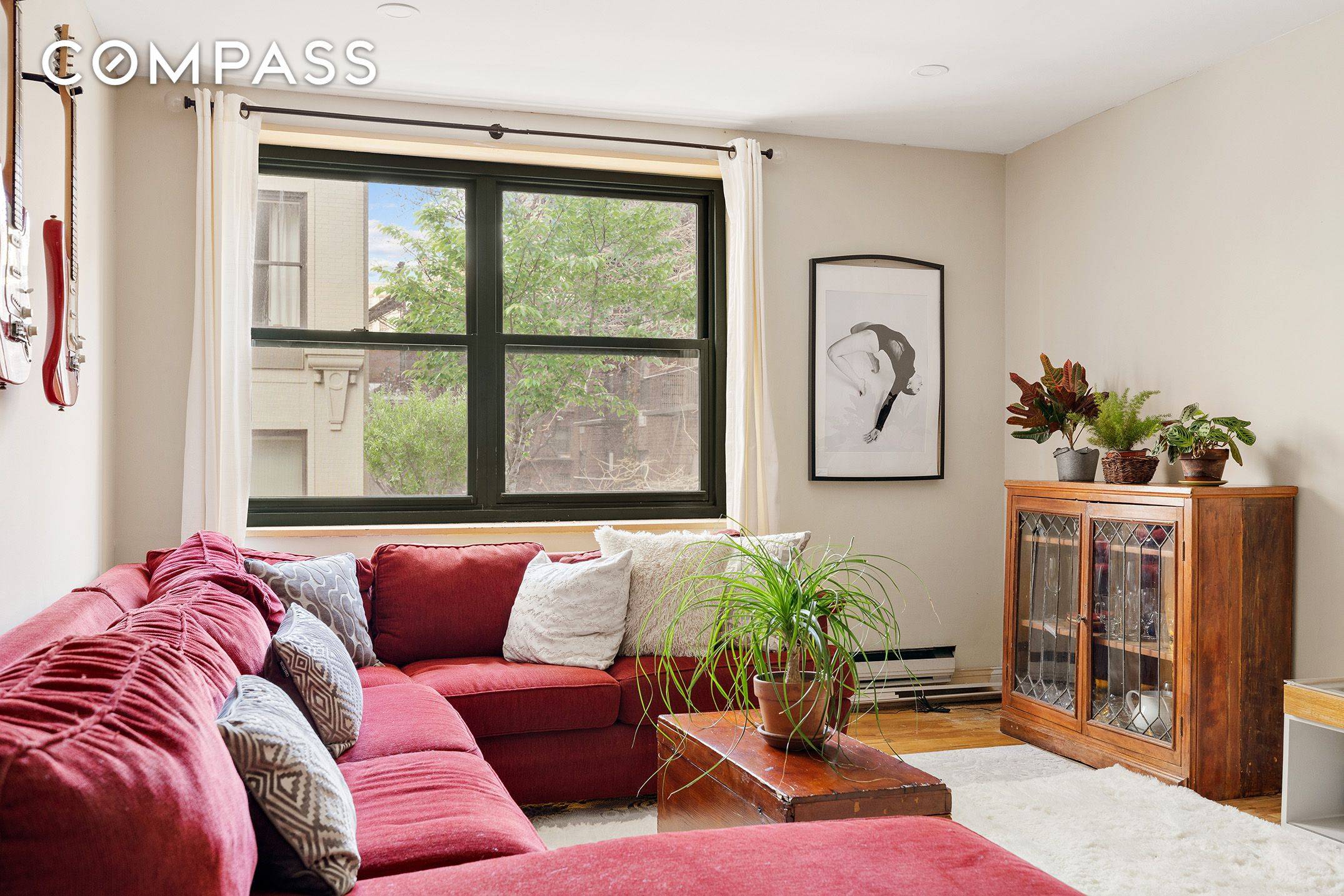 Welcome to Home 2B at 700 Washington Street located just off the spectacular Hudson River Park in Manhattan s prestigious West Village neighborhood !