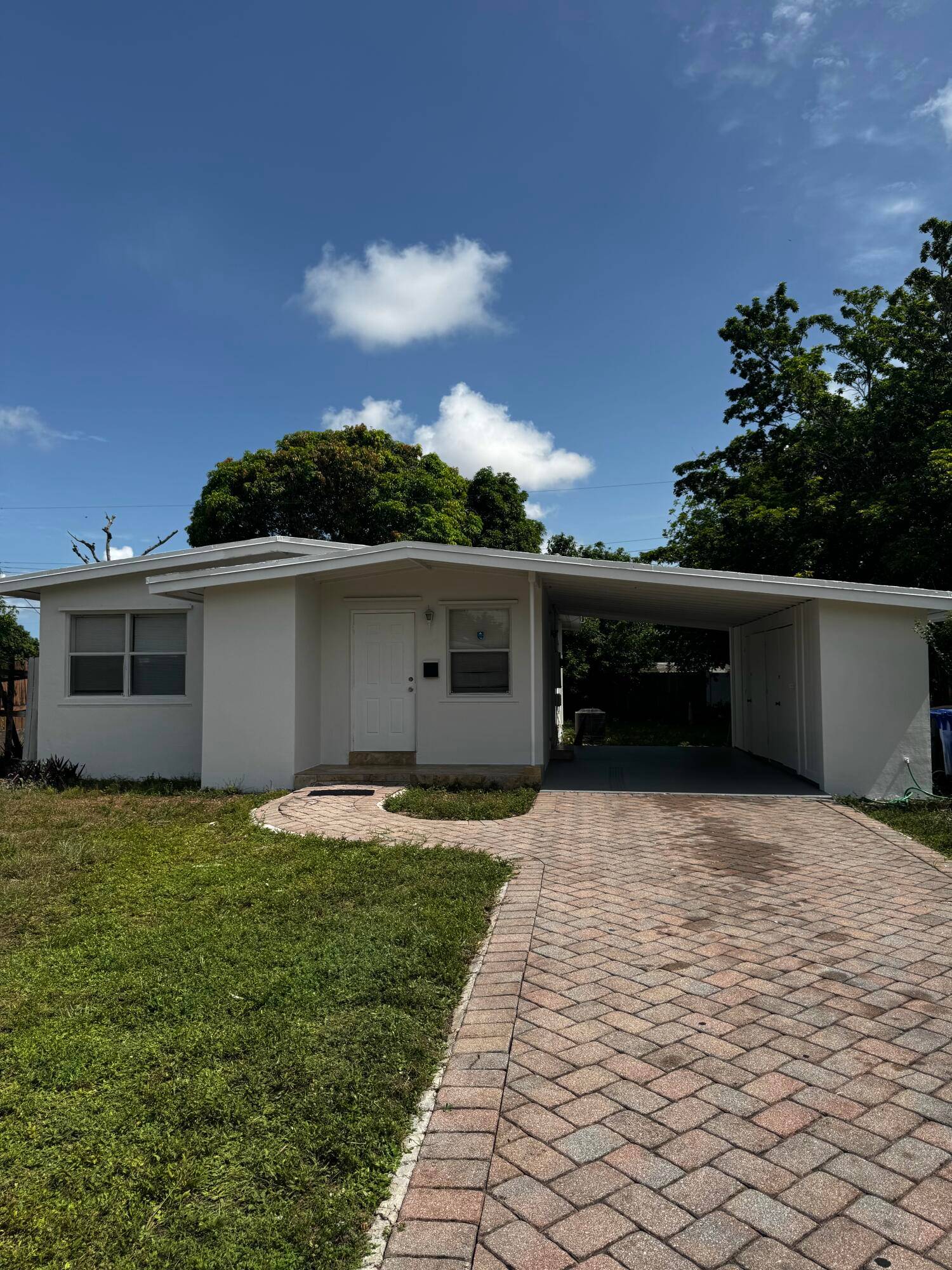 VERY NICE HOME IN BEST LOCATION 3 BEDROOM 1 BATH CARPORT AND PLANTY OF PARKING FRESH PAINT INSIDE AND OUT READY FOR MOVE IN.
