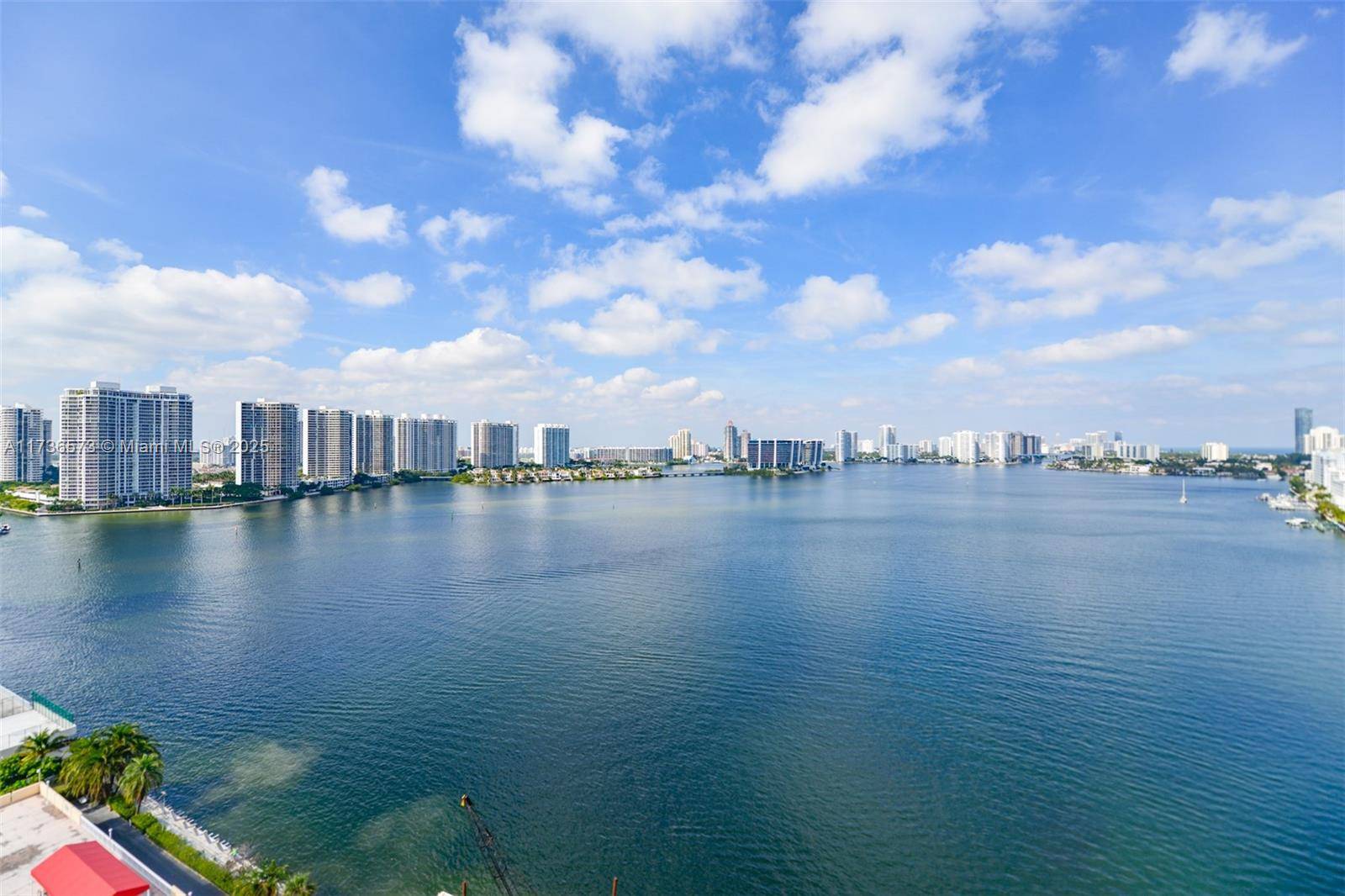 BREATHTAKING PANORAMIC WATER VIEWS OF THE BAY FROM ALL ROOMS !
