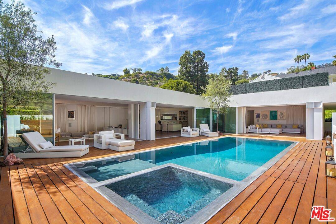 1106 N Hillcrest Rd 4BR Beverly Hills Post Office | B.H.P.O. La