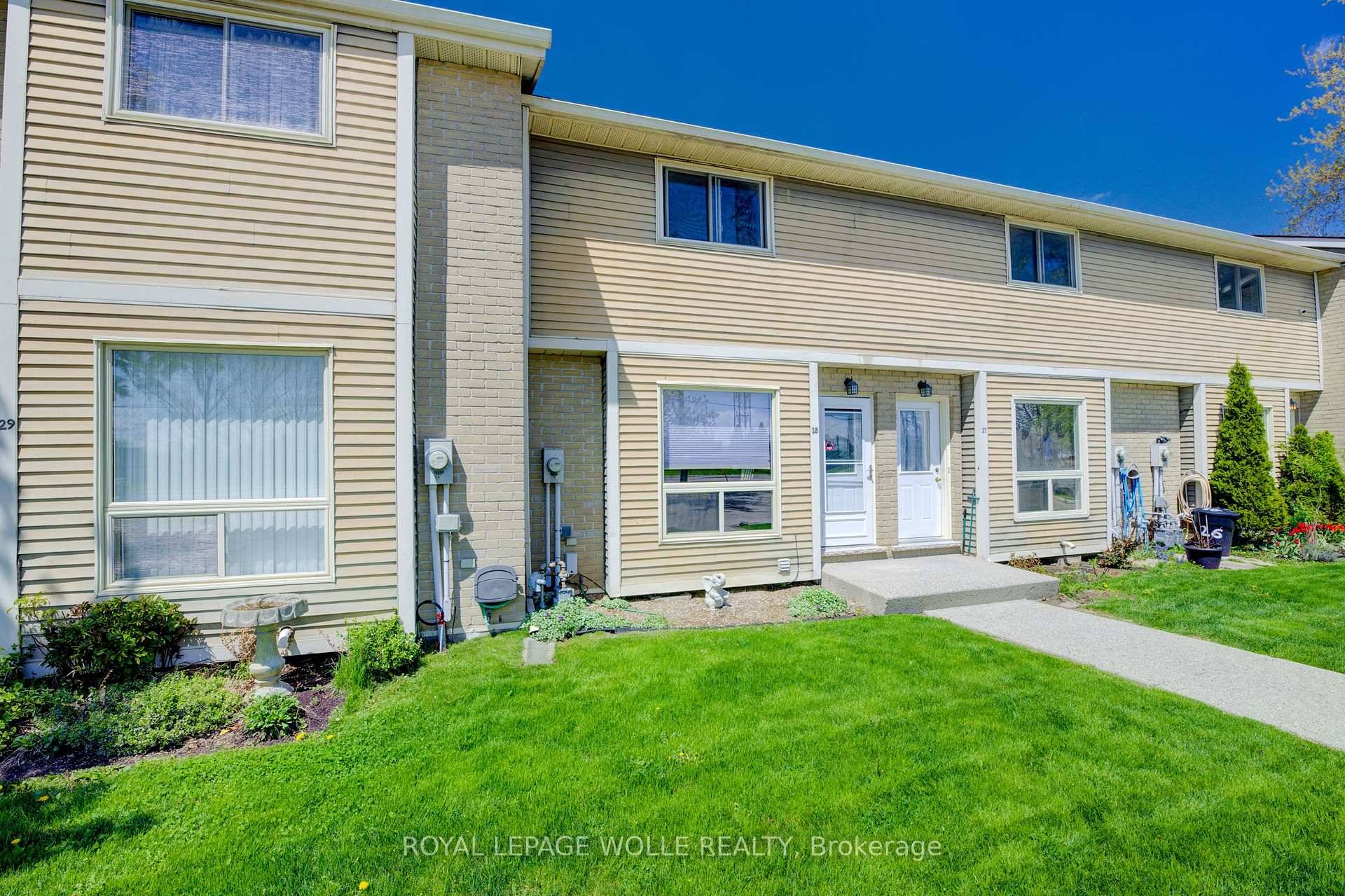 Welcome to this beautifully maintained 3 bedroom, 2 bathroom condo townhome nestled in a friendly, desirable neighborhood in Woodstock.