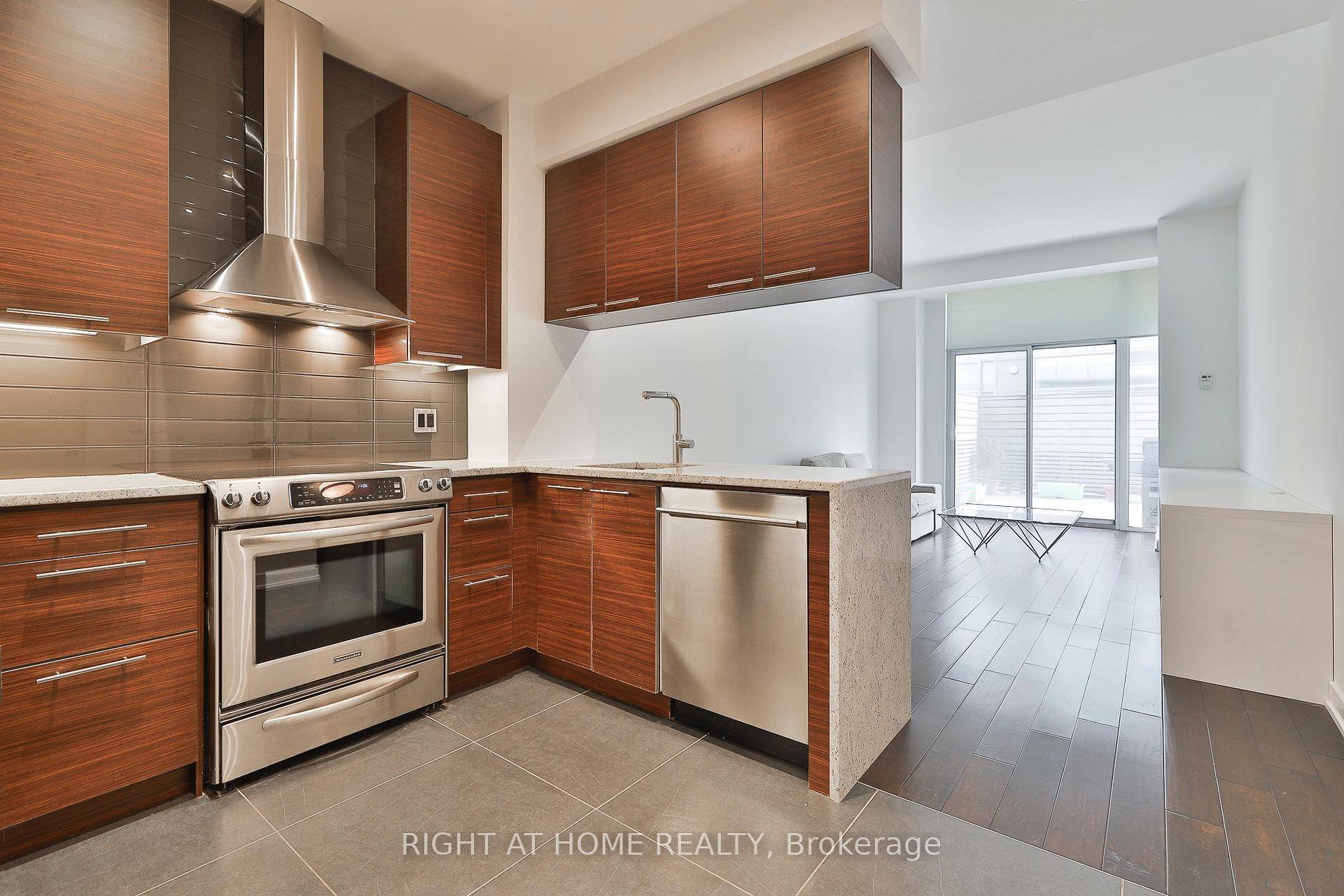 Spacious and stylish 1 bedroom with enormous private terrace approx 400sf !