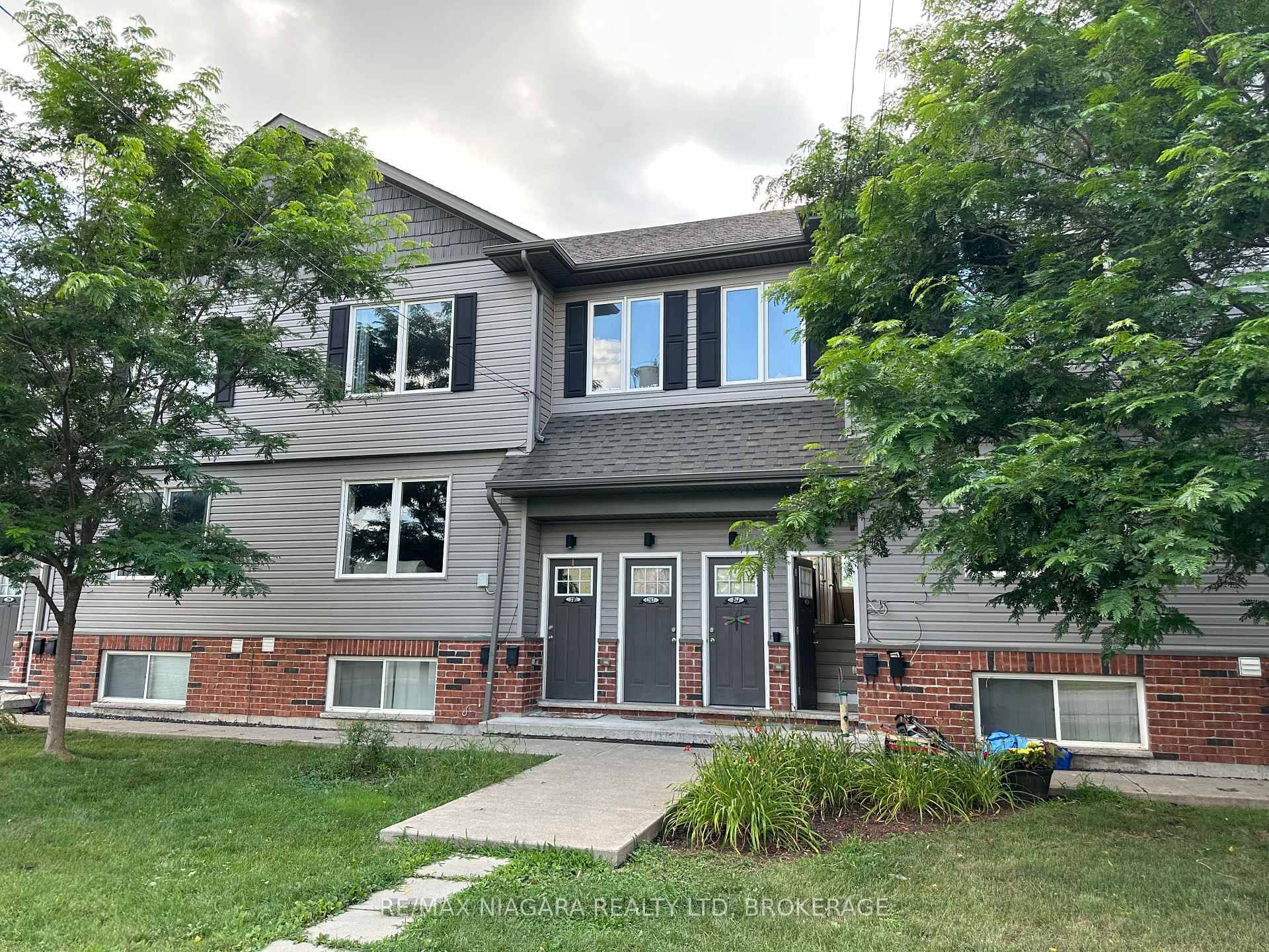 Welcome to this bright and efficient basement unit with a private entrance and large windows that fill the space with natural light.