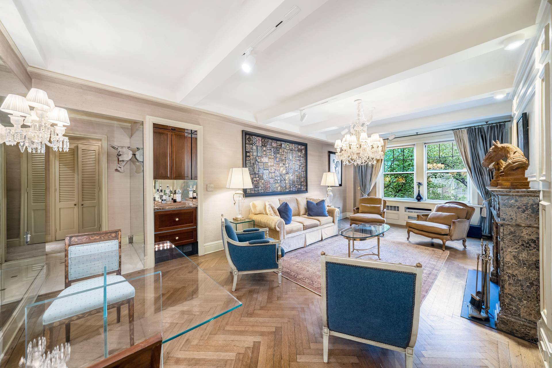 Welcome home to The Beekman, a well storied pre war Park Avenue co op with full service hotel like amenities.
