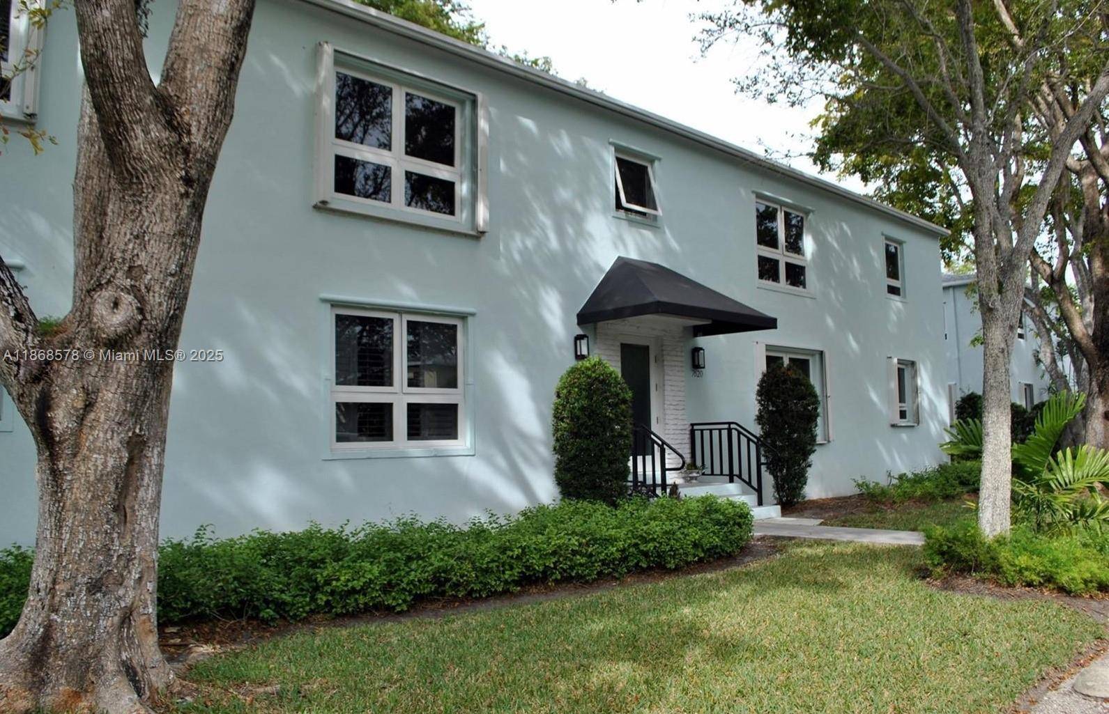 Wonderful 2 bedroom 1 bath upstairs unit in High Pines Condos in South Miami High Pines !