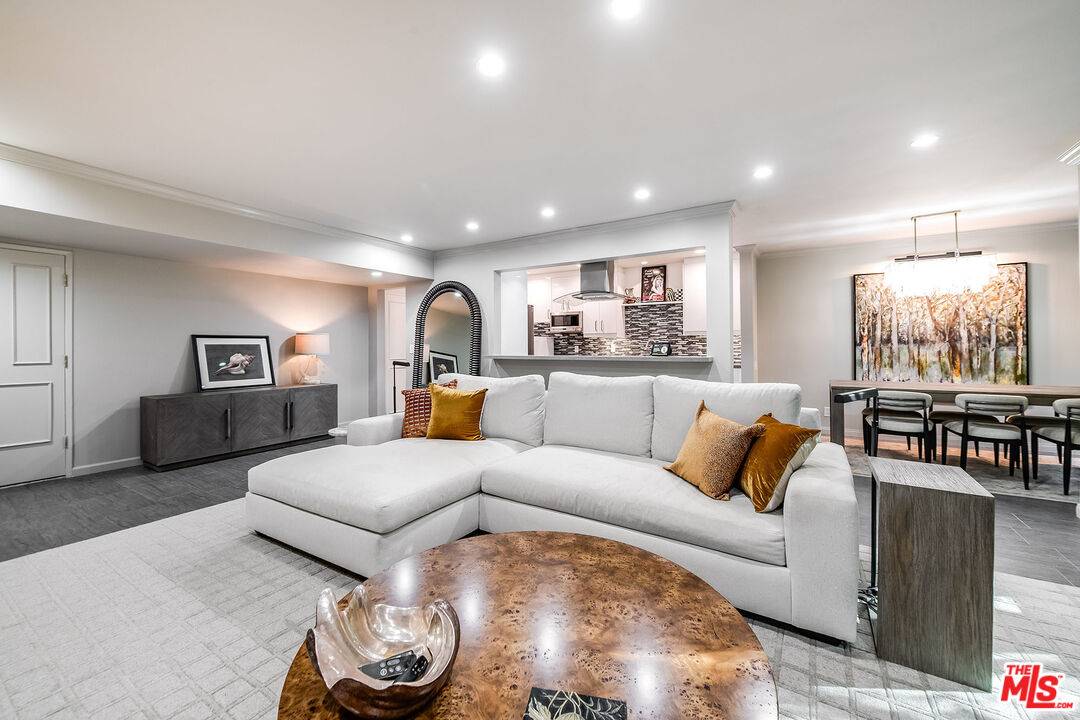 1015  N Kings Rd 2BR Sunset Strip La