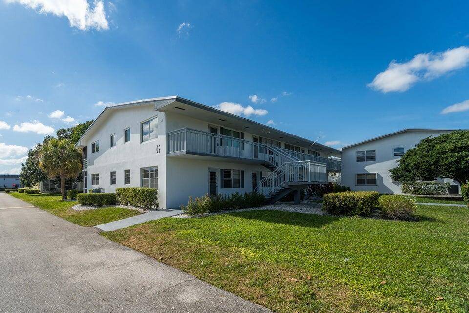 This well kept 1 bedroom condo in Century Village ''Sheffield'' section, is close to everything !