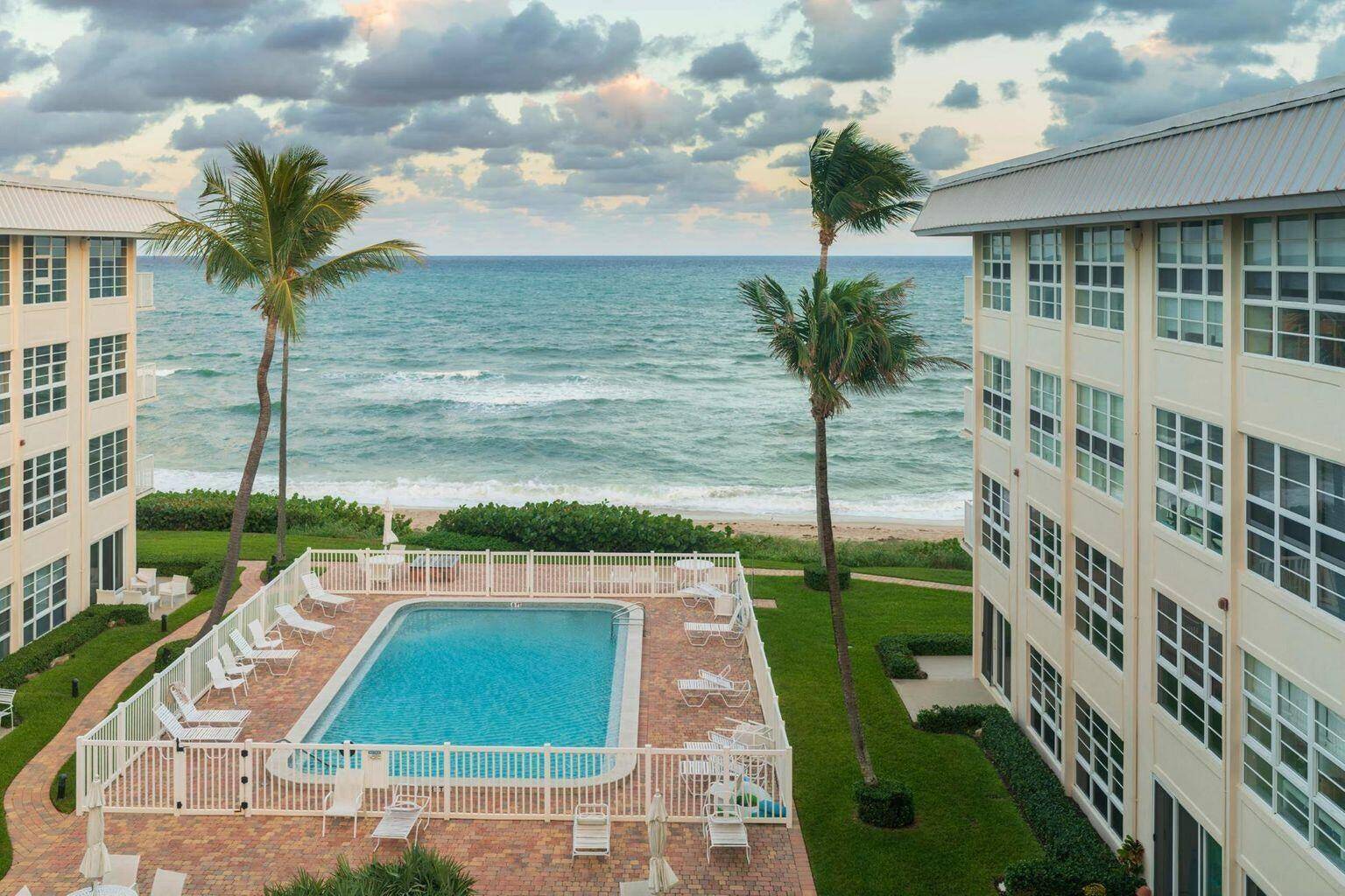 Fabulous renovated one bedroom one bath with extra bonus room with twin bed just steps from private beach !