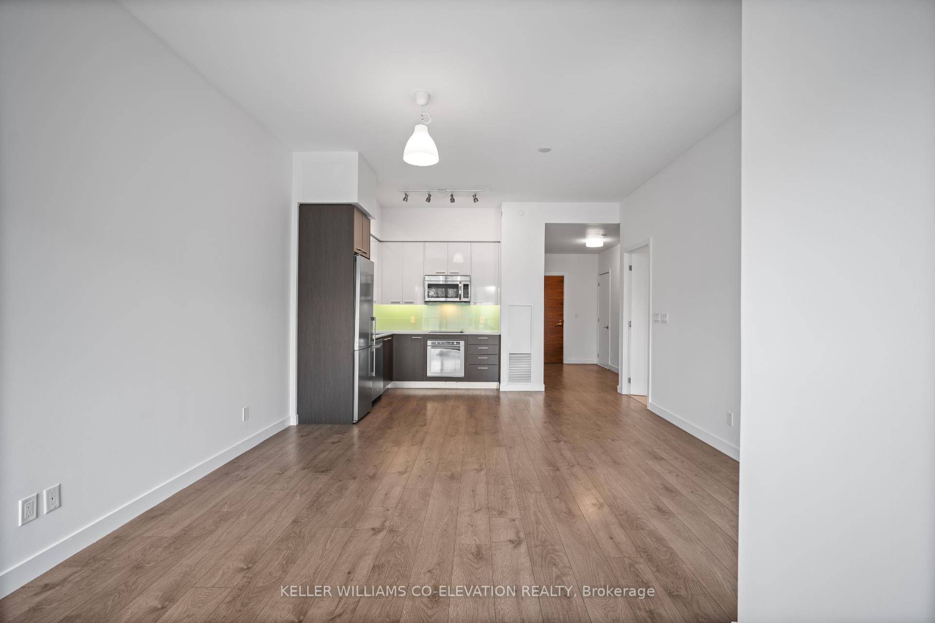 Welcome to this stylish boutique residence in the heart of Leslieville !