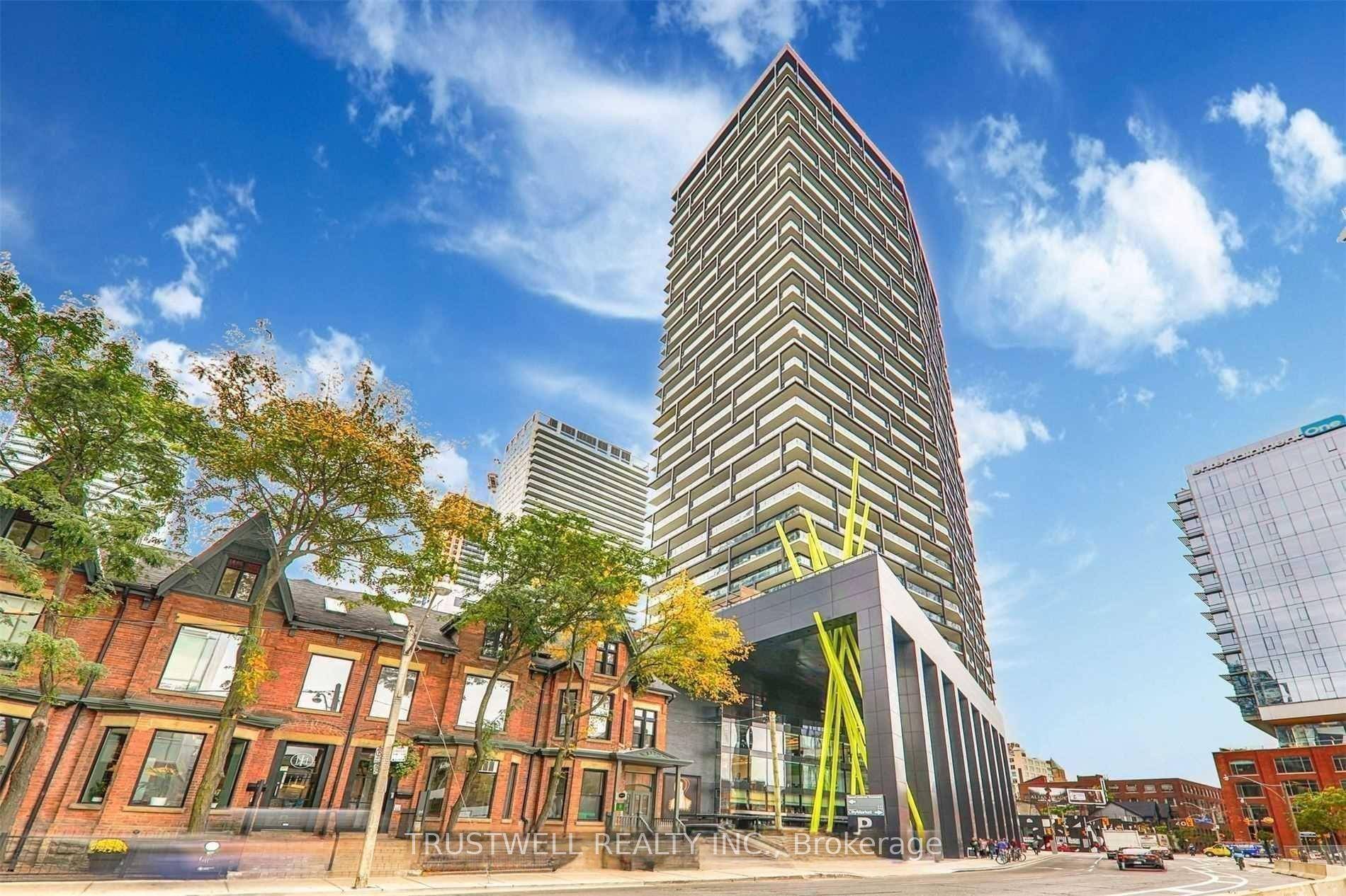 Stylish 1 bed condo with south views in the heart of the Entertainment District.