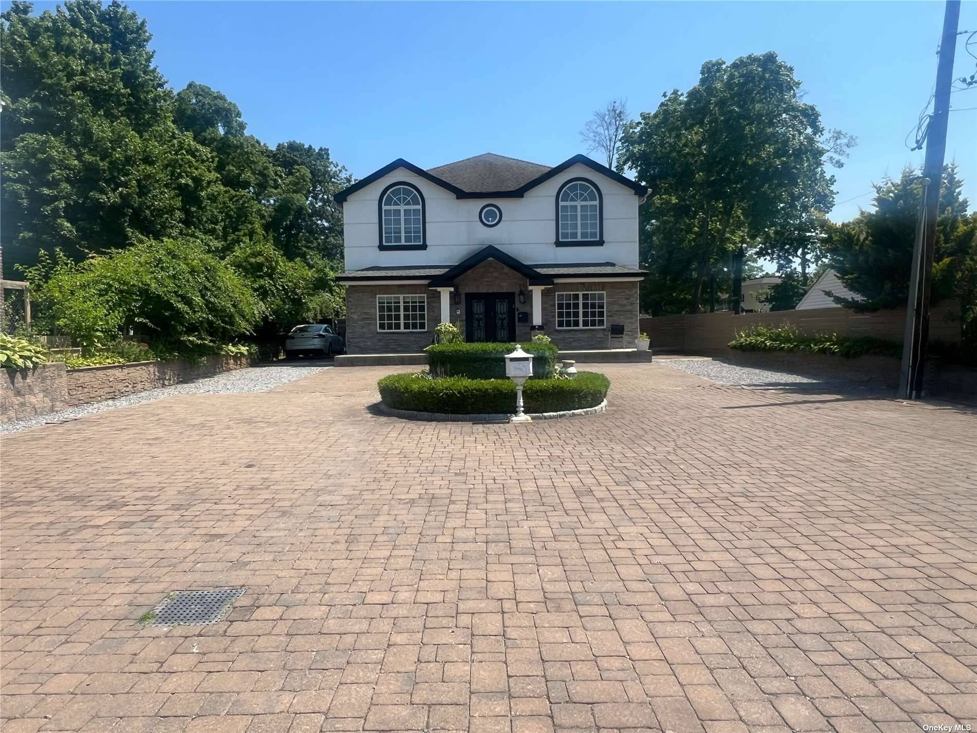 595 W Broadway, Cedarhurst, NY 11516