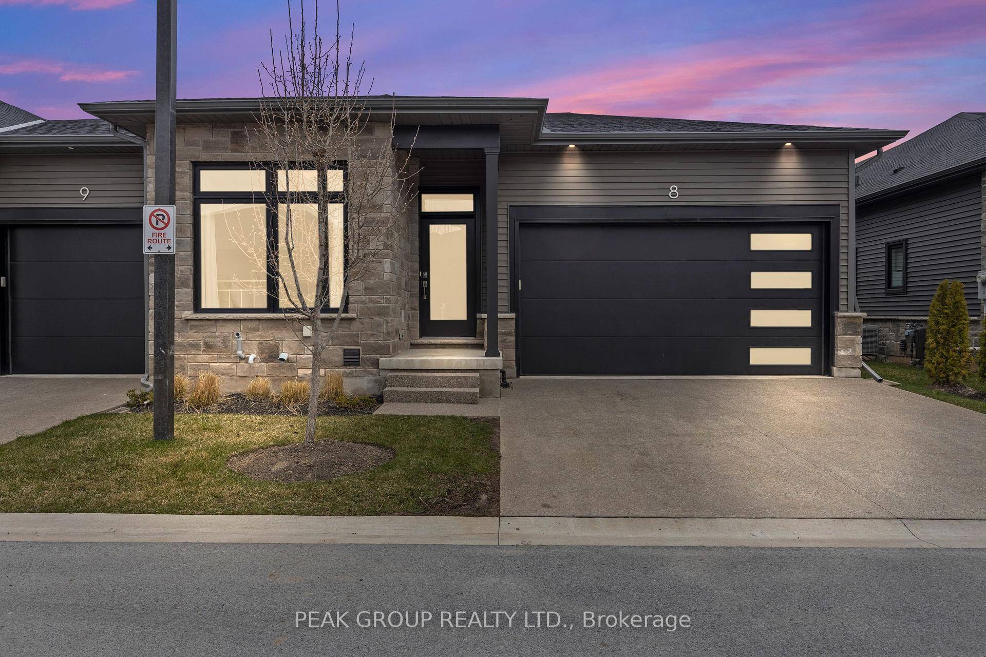 Introducing 8 8974 Willoughby Drive, your dream home just minutes away from the picturesque Niagara Parkway, the renowned Legends Golf Course, and the breathtaking Niagara Falls.