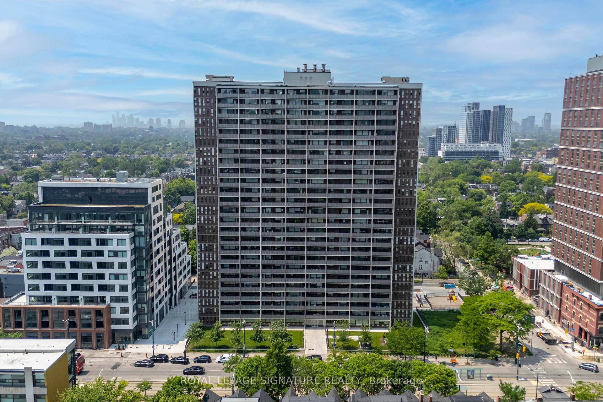 1 MONTH FREE RENT MOVE IN TODAY !