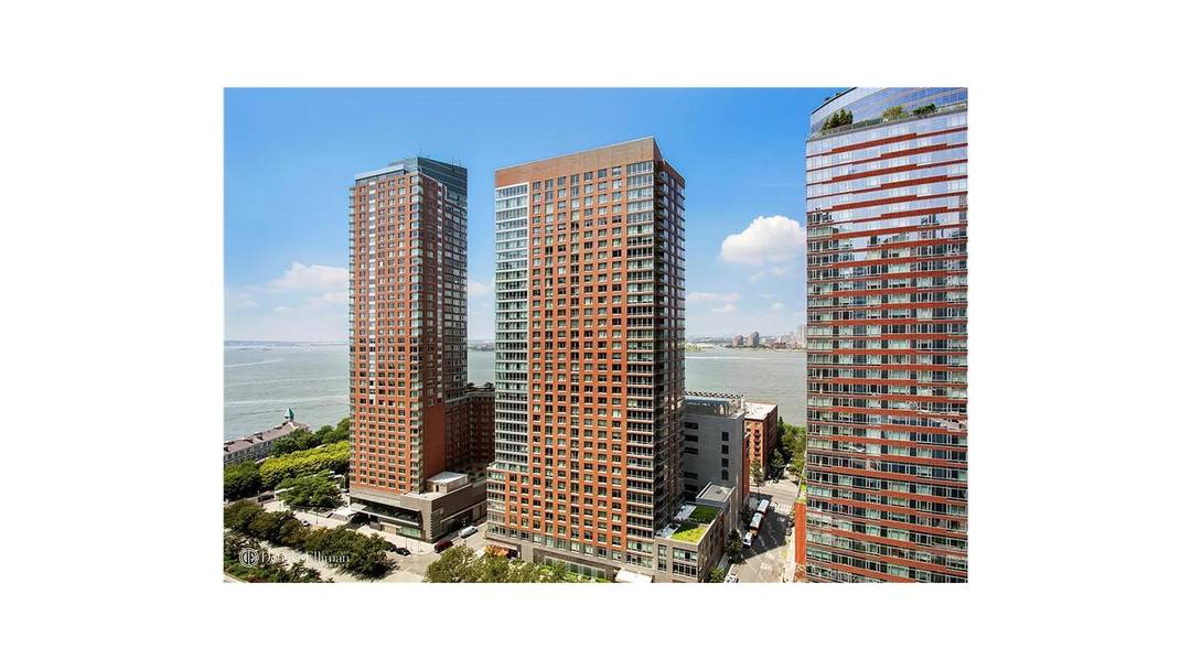 One of a kind apartment at the Downtown Club, FiDi's hottest condominium !