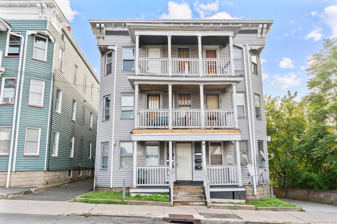 28 Hill St, Waterbury is a turn key 7 unit multifamily investment property ideally located in the heart of Waterbury, perfect for investors or 1031 Buyers looking to secure a ...