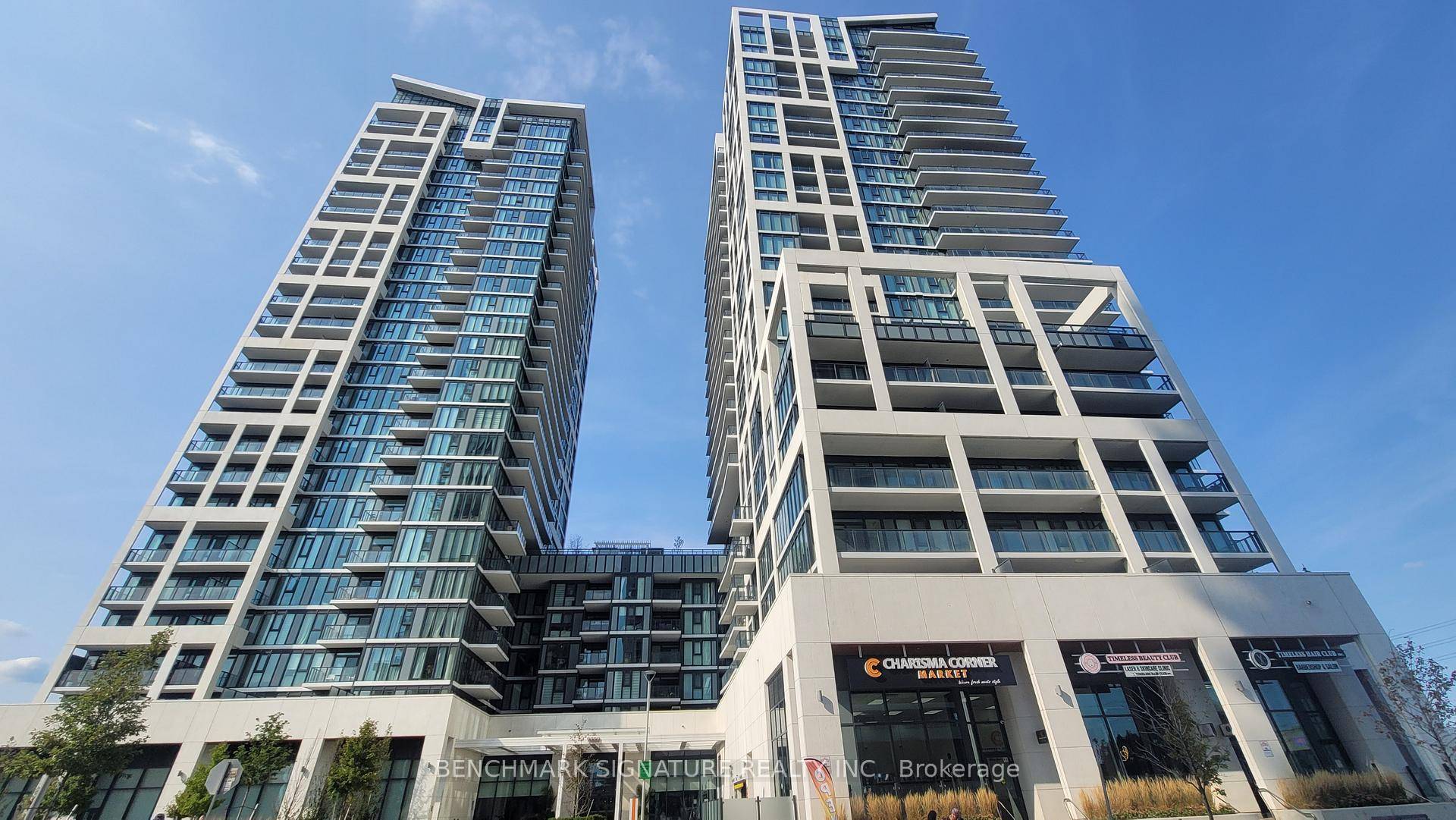 Welcome to this luxury condo 1 Bed 1Den W 1 Parking amp ; 1 Locker, offering the ultimate in modern, sophisticated living with unobstructed EAST views.