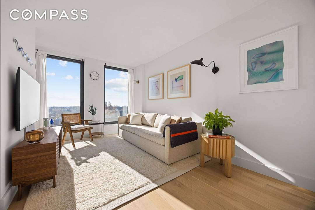 Gorgeous South Facing One Bedroom Floor to Ceiling Windows and Views Residence 9G is a sun drenched, high floor one bedroom, one bath home with sweeping south facing views over ...