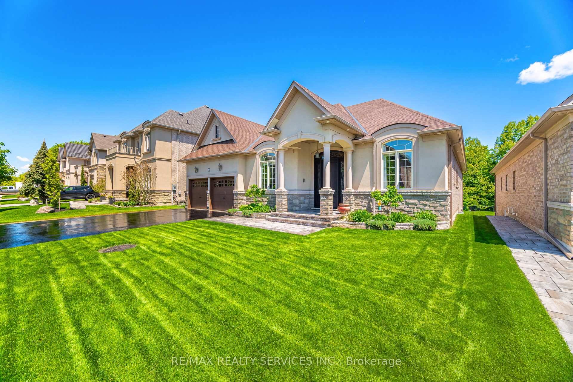 Luxury Bungalow in the Estates of Credit Ridge !