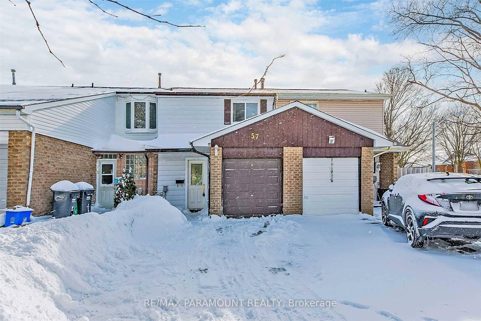 Bright amp ; Spacious 3 Bedroom 2 Storey Freehold Townhouse for Lease !