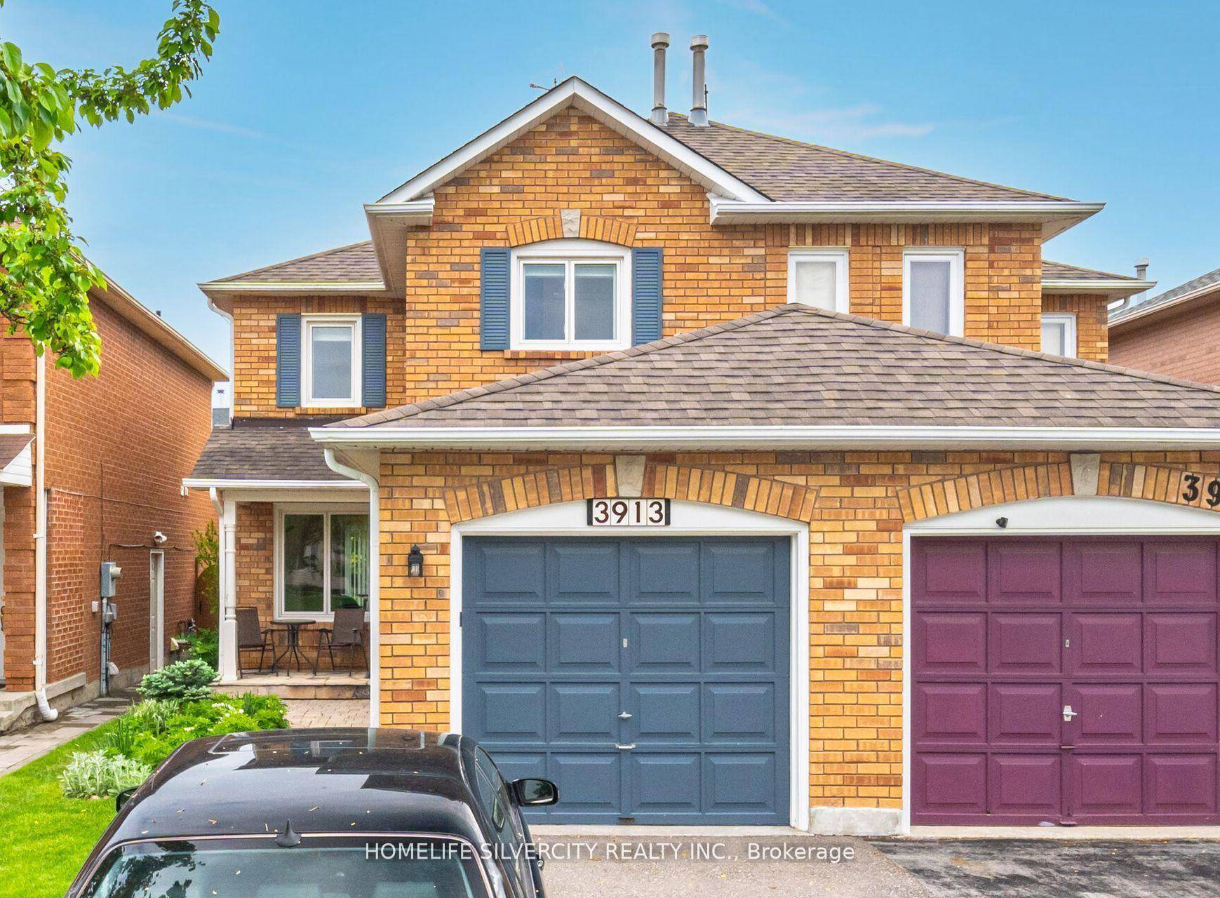 Beautifully Maintained Semi Detached Home in Highly Desirable Lisgar Ideal for First Time Buyers or Investors.